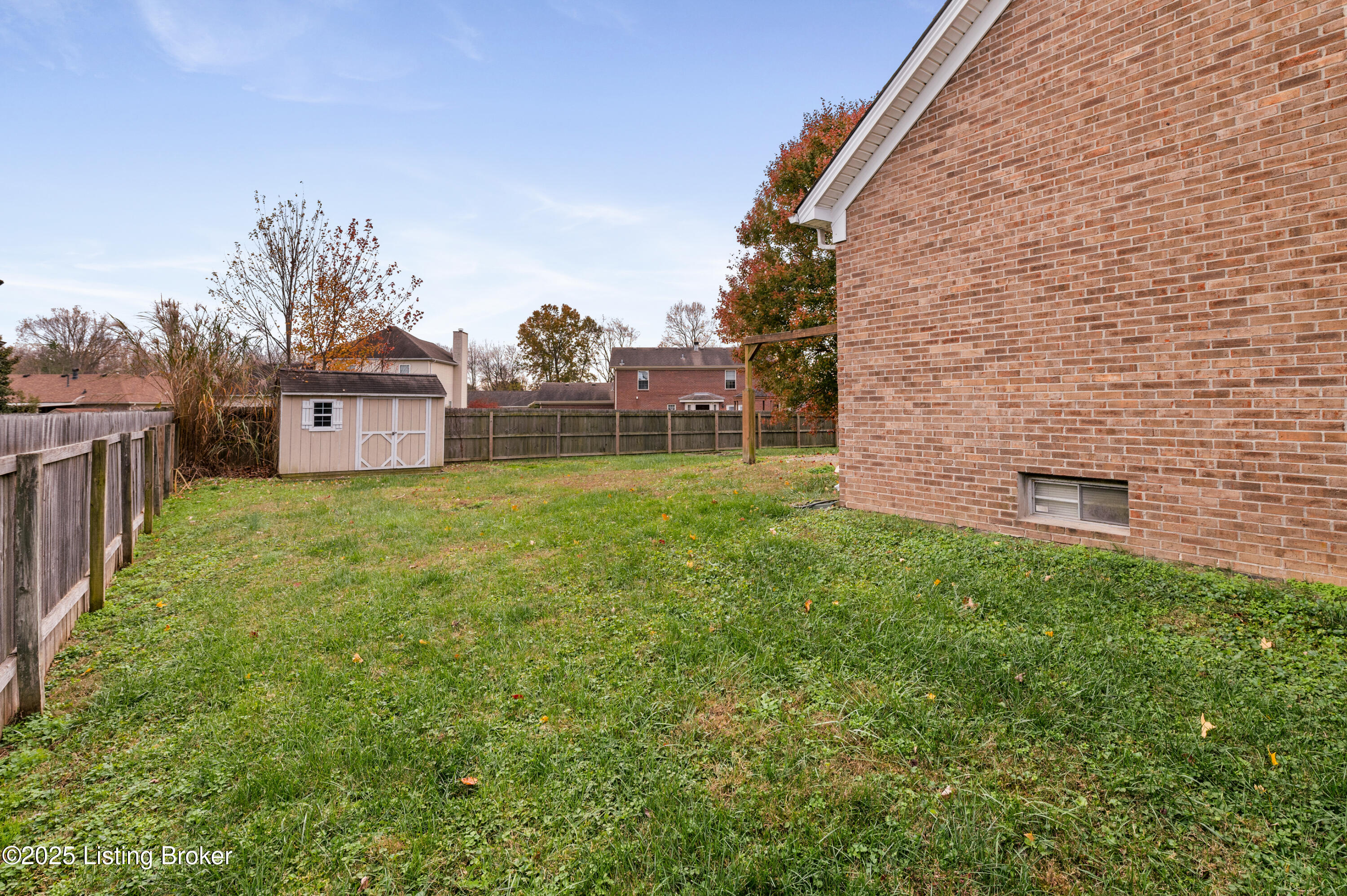 127 Shady Brook Ln