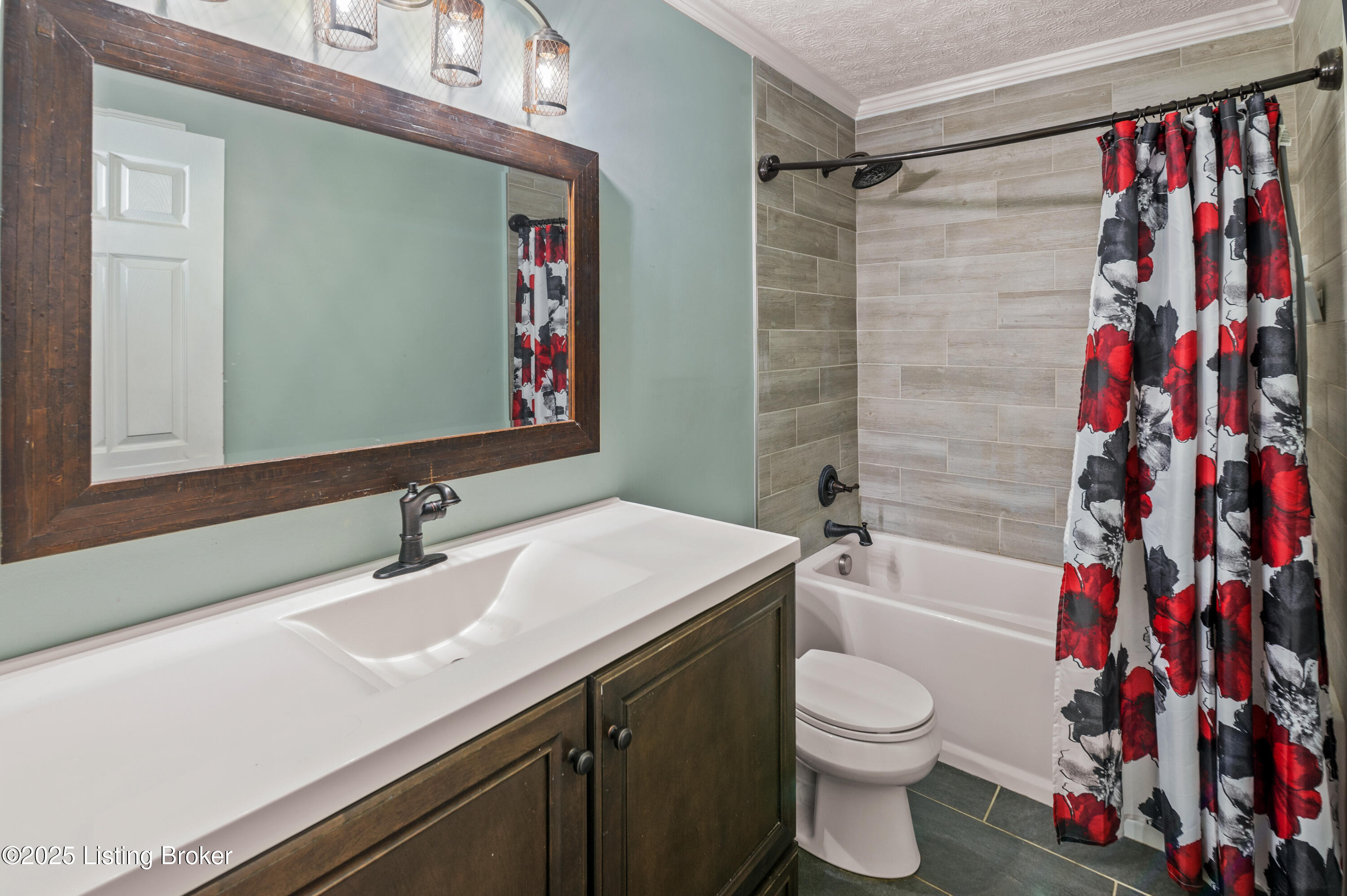 127 Shady Brook Ln