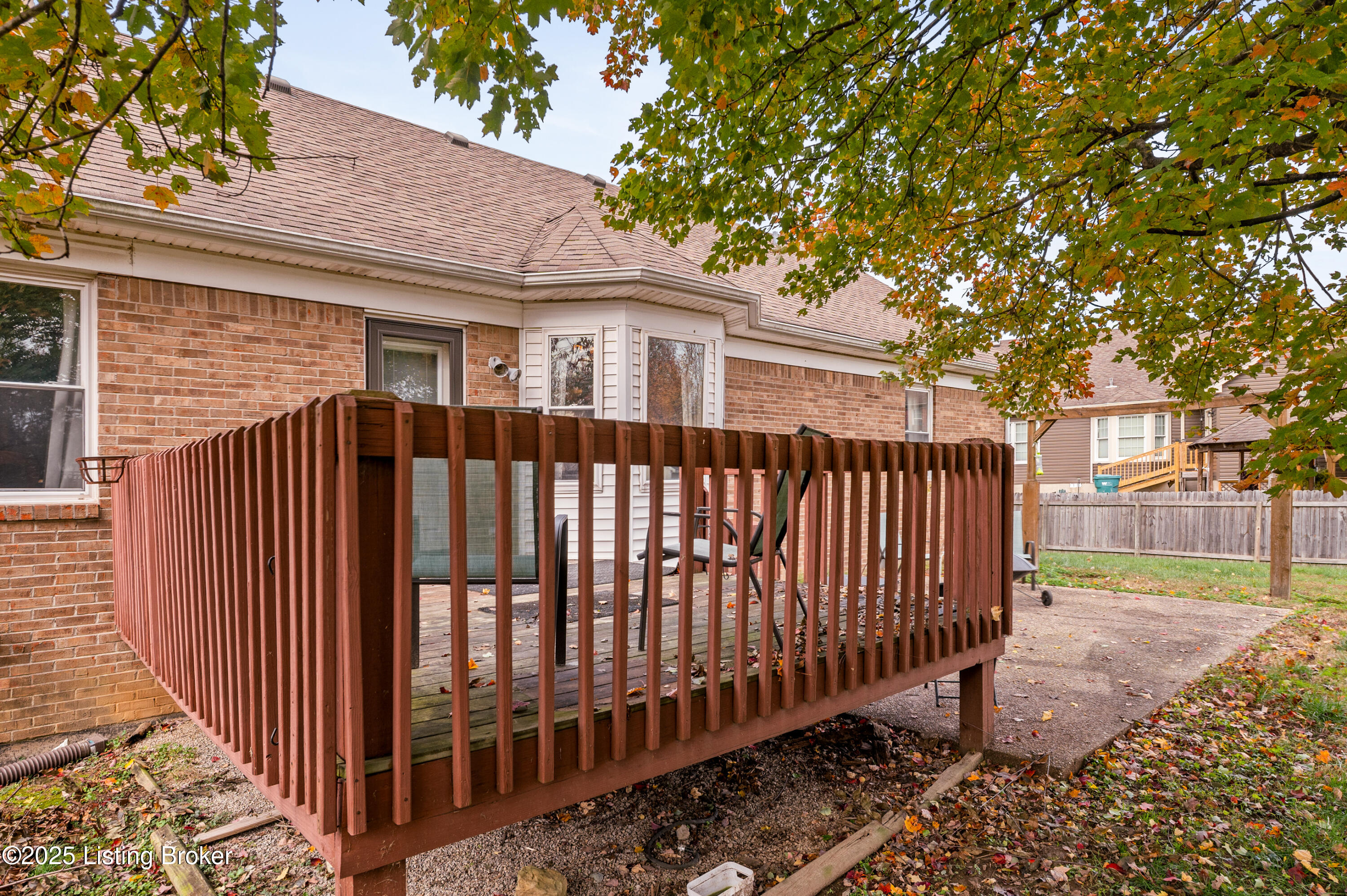 127 Shady Brook Ln