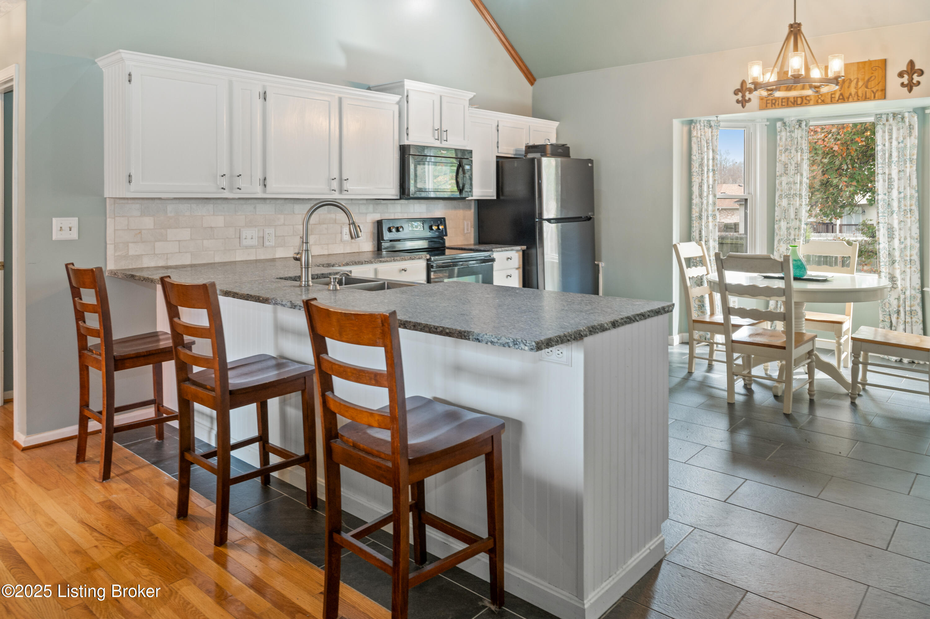 127 Shady Brook Ln