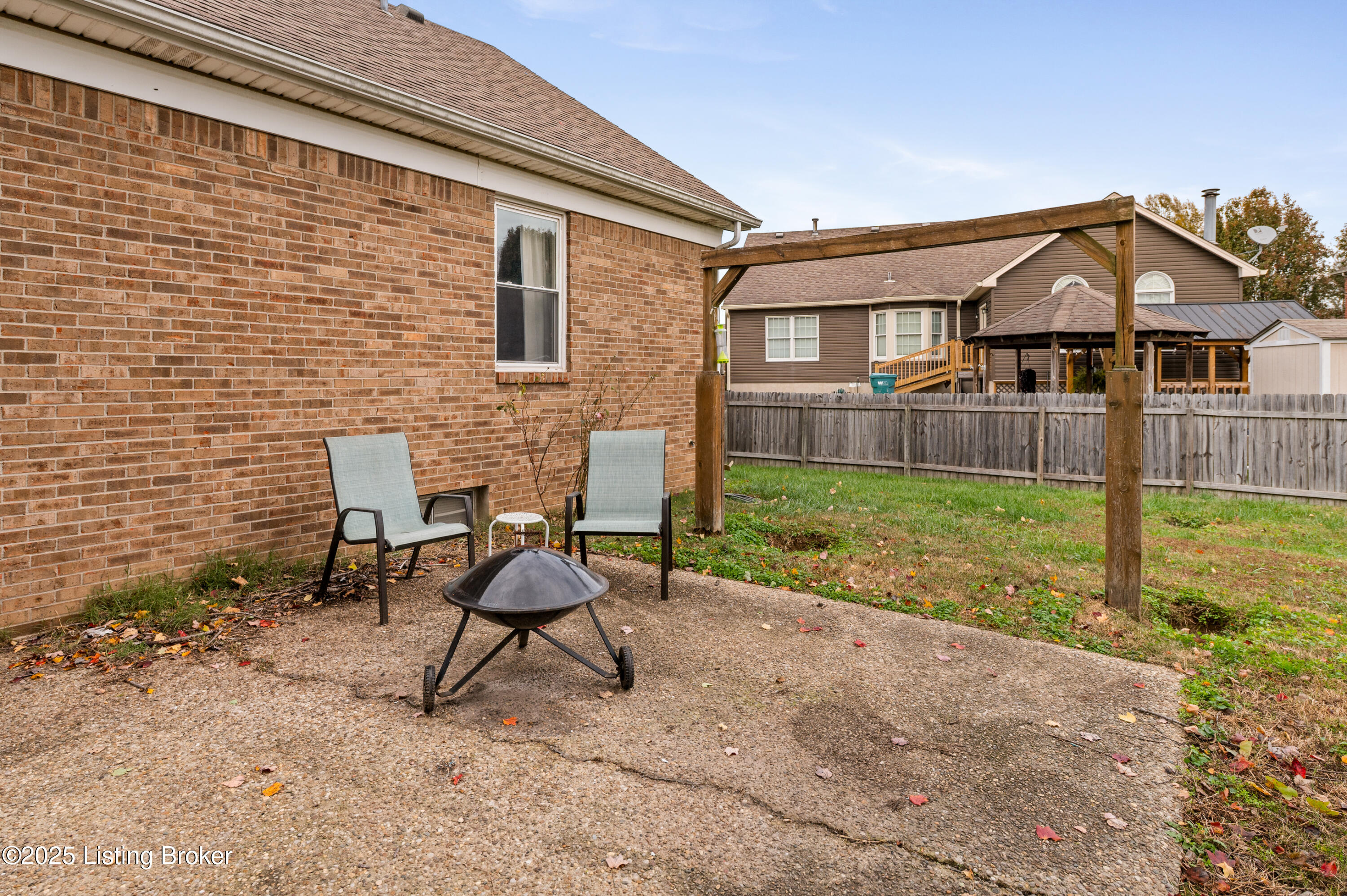 127 Shady Brook Ln