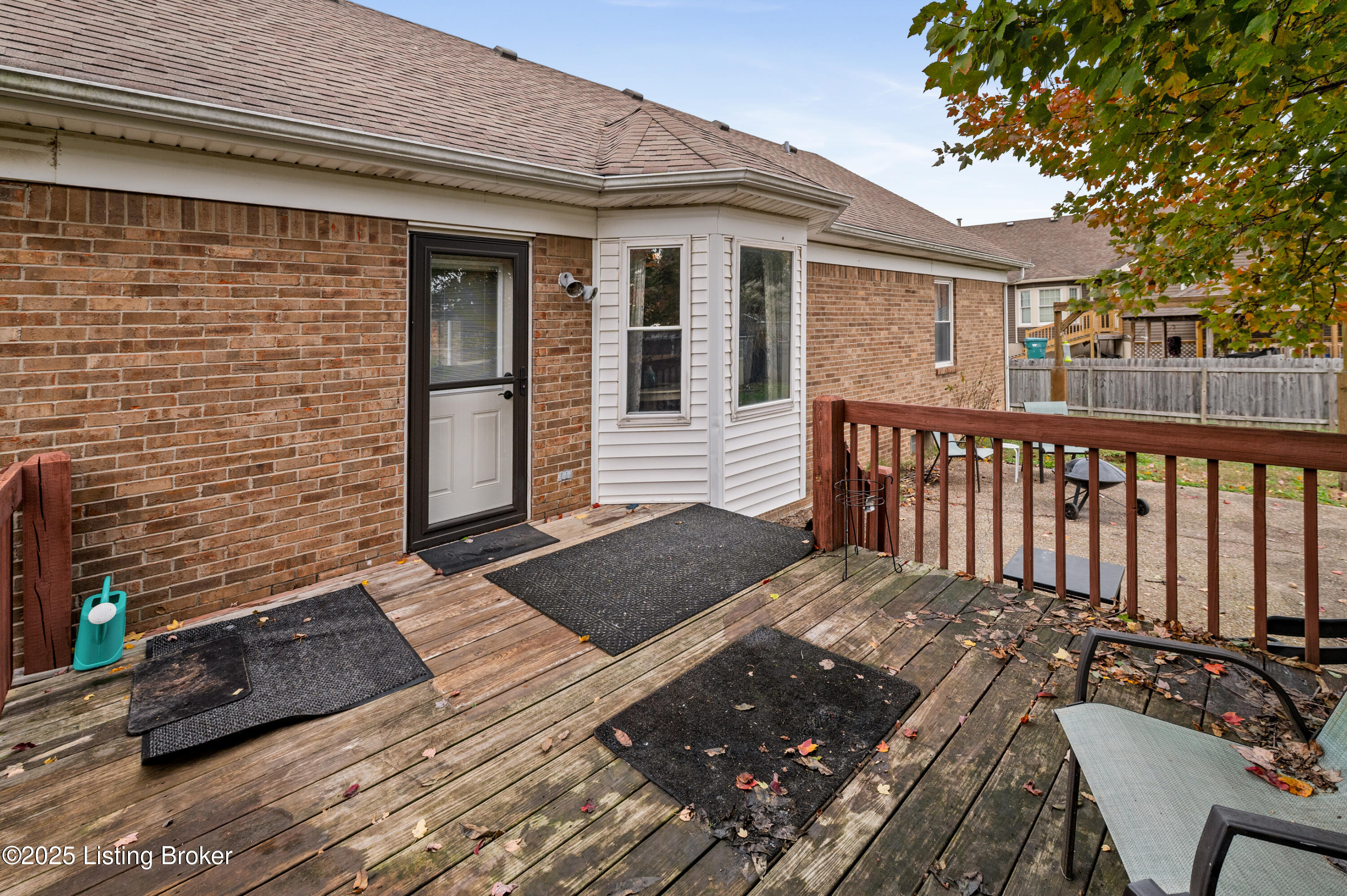 127 Shady Brook Ln