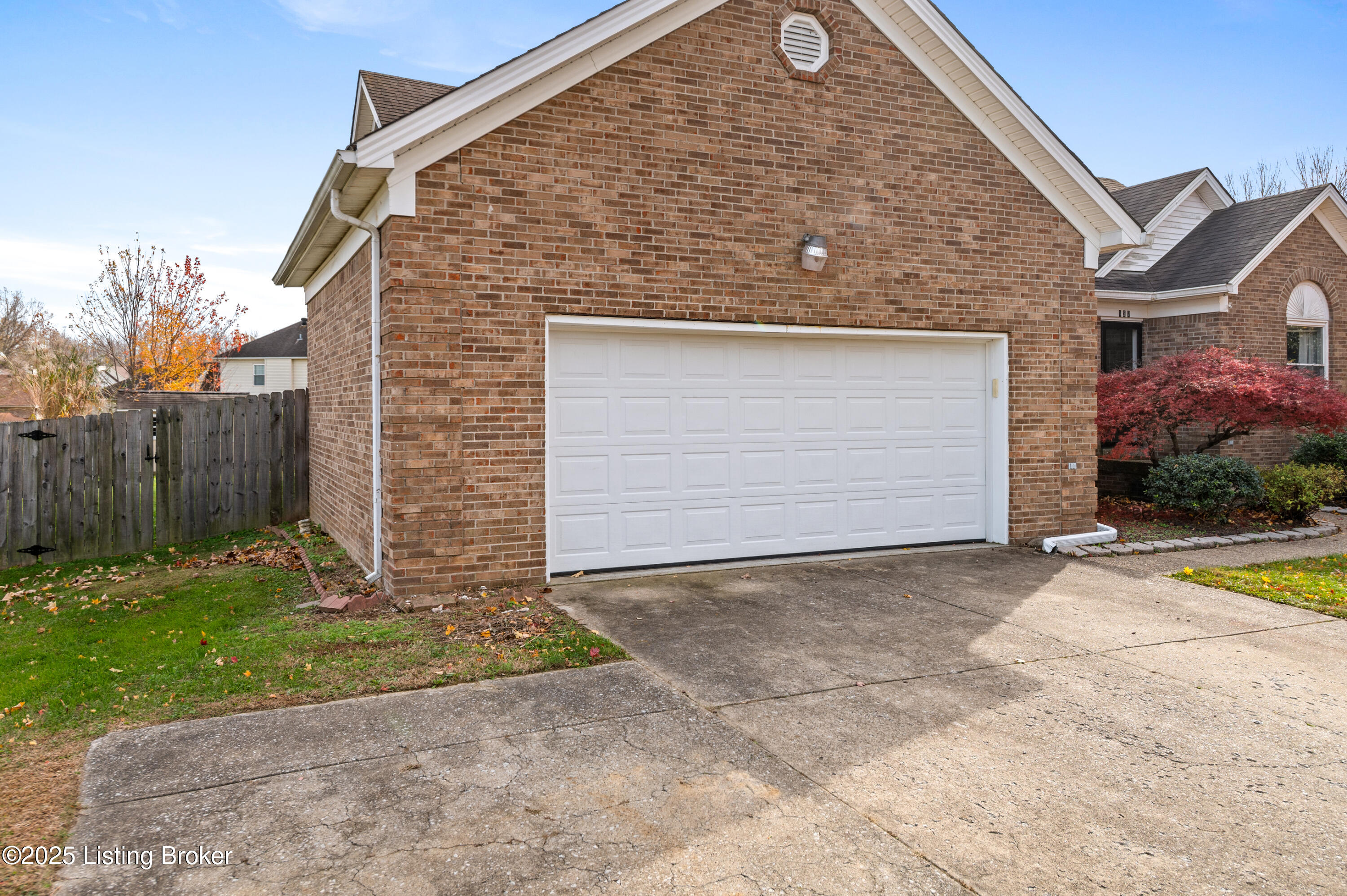 127 Shady Brook Ln