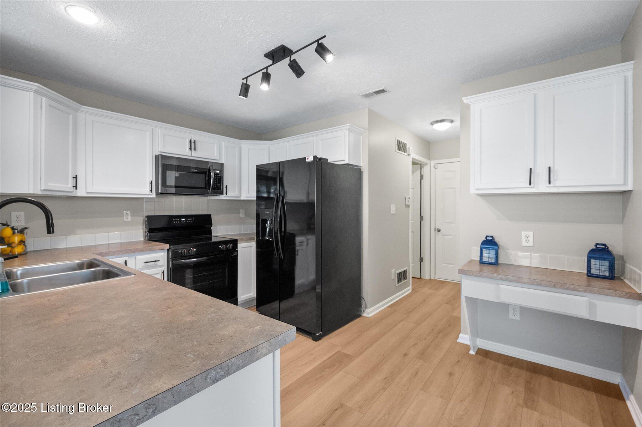 6910 Caitlynn Way