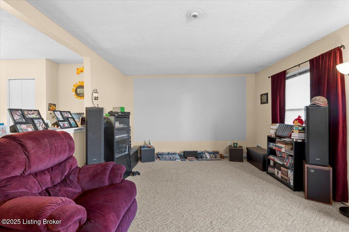 3702 Hillview Blvd