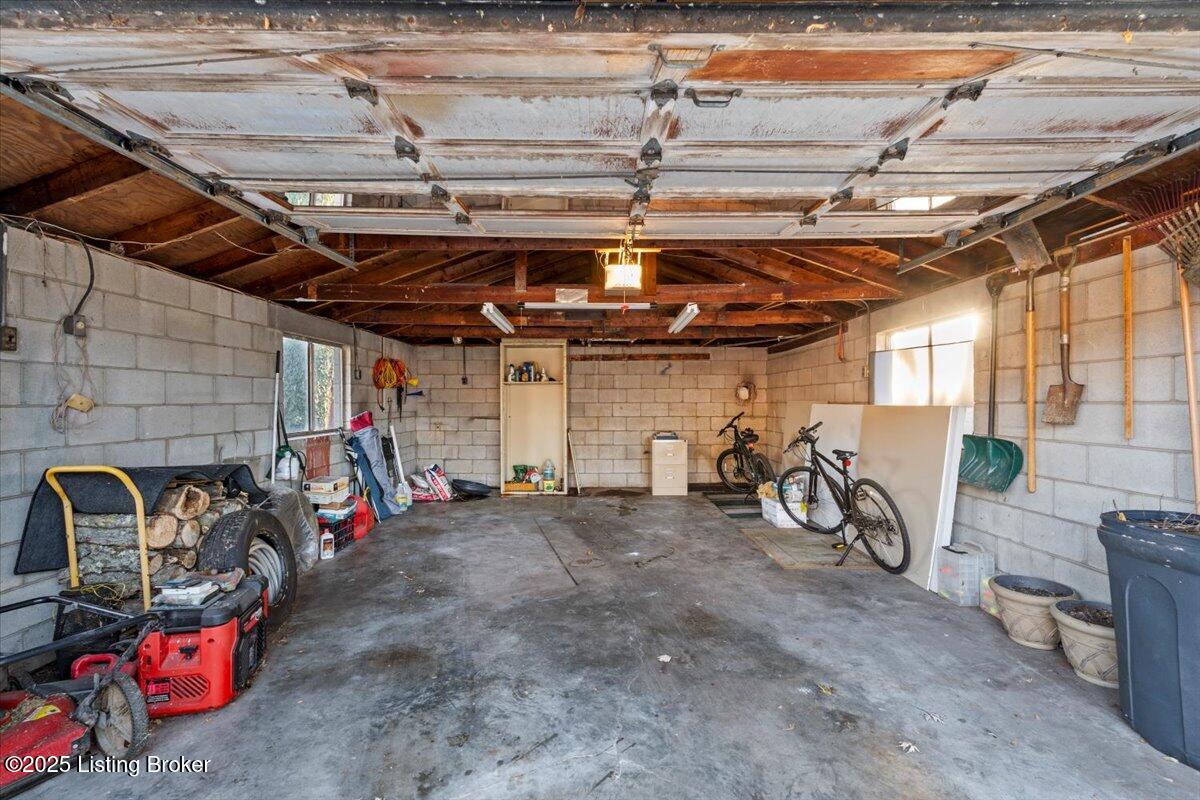 3702 Hillview Blvd
