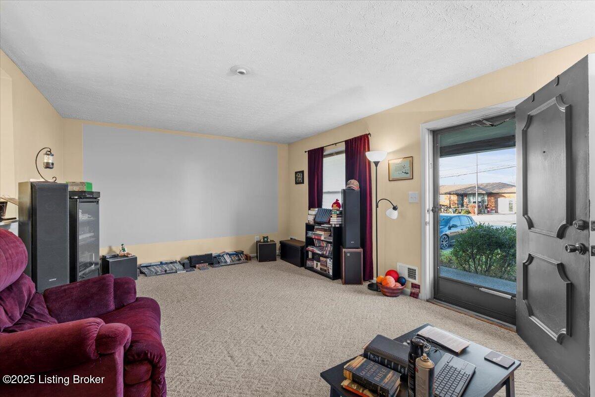 3702 Hillview Blvd