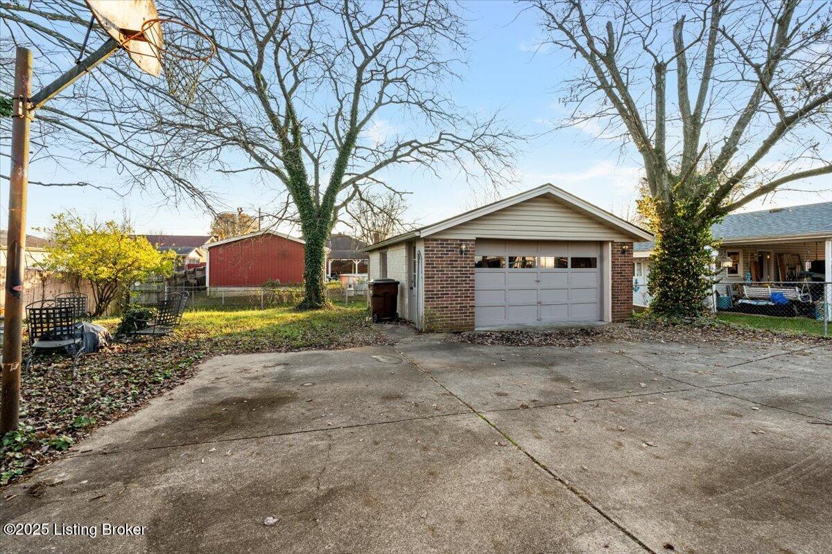 3702 Hillview Blvd