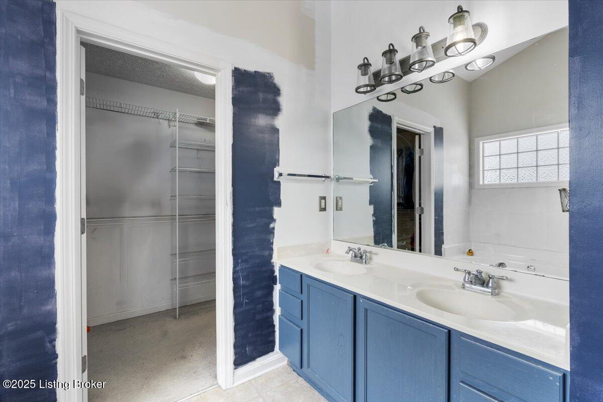 11429 Top Walnut Loop