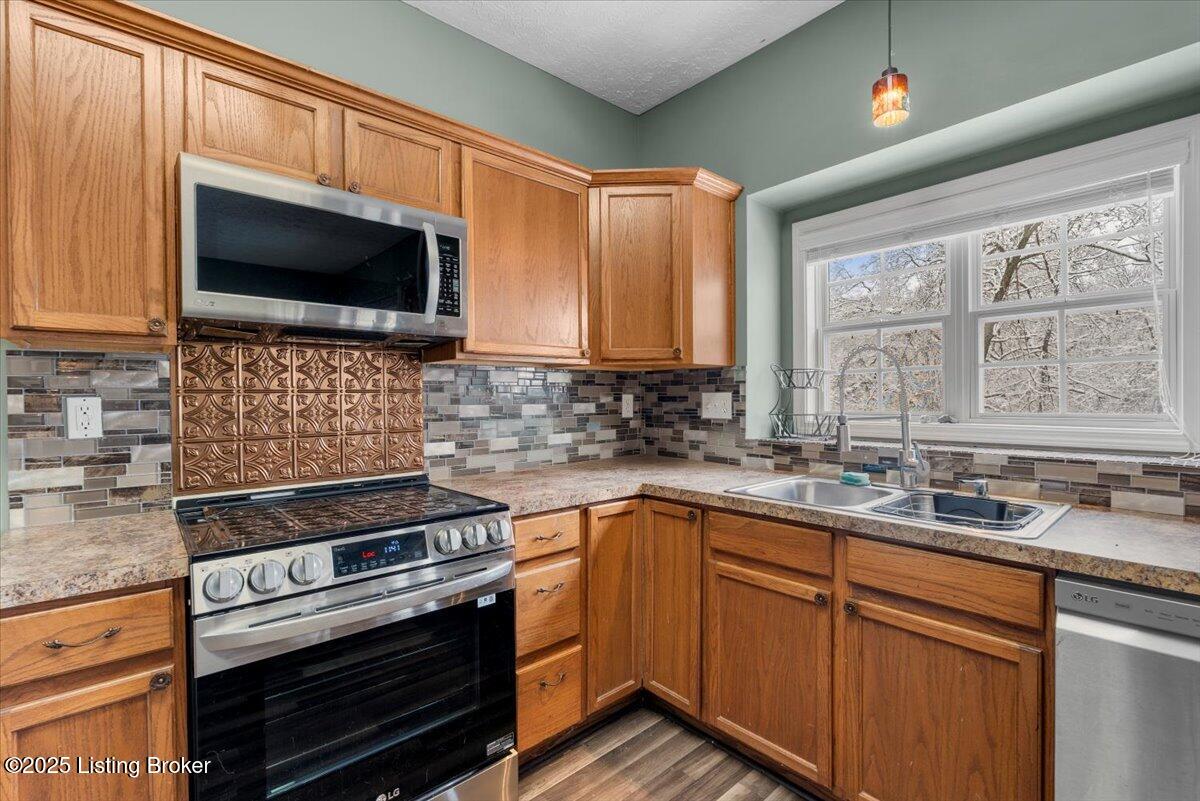 11429 Top Walnut Loop