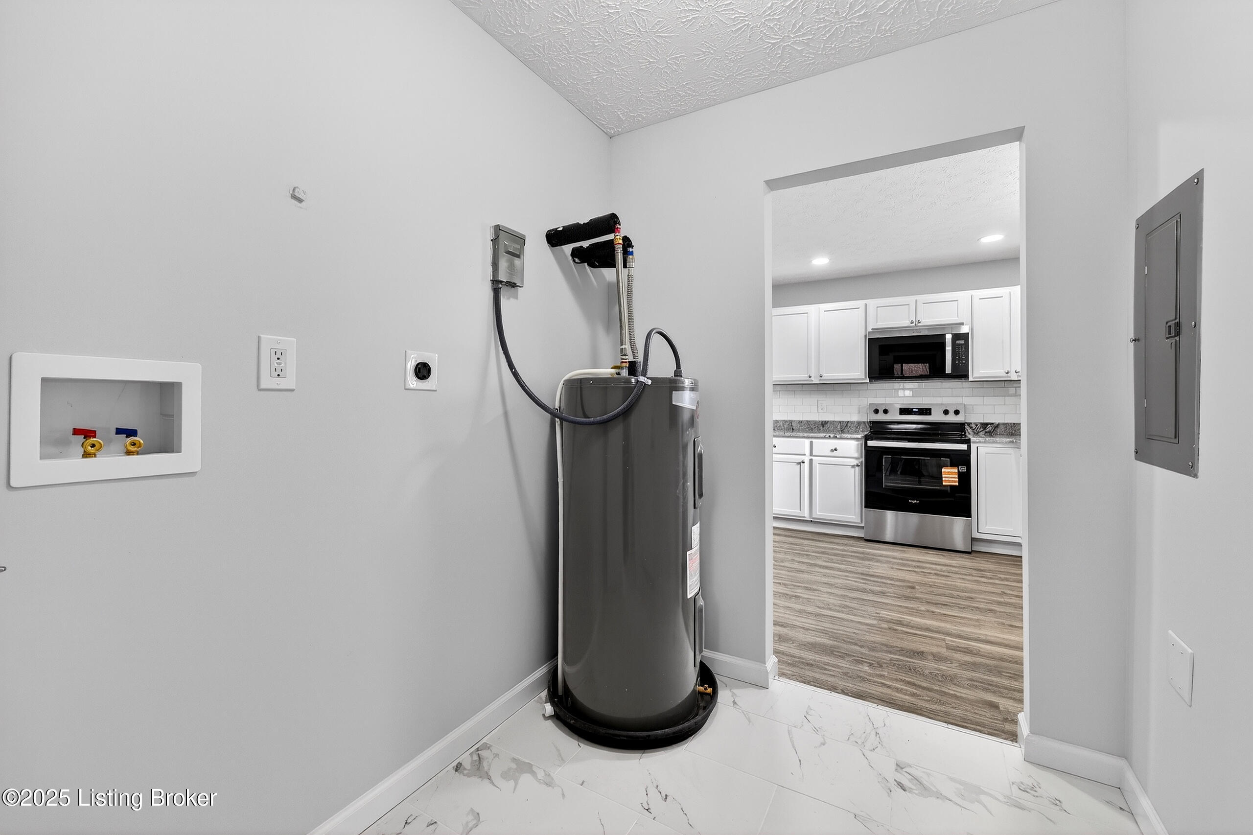 1910 Dixie Garden Dr