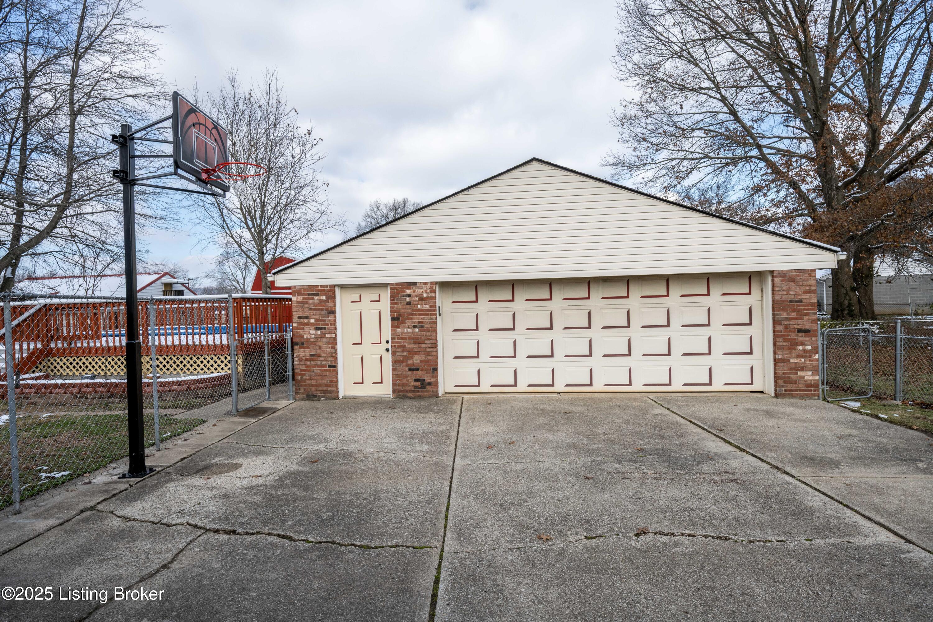7517 Mallard Dr