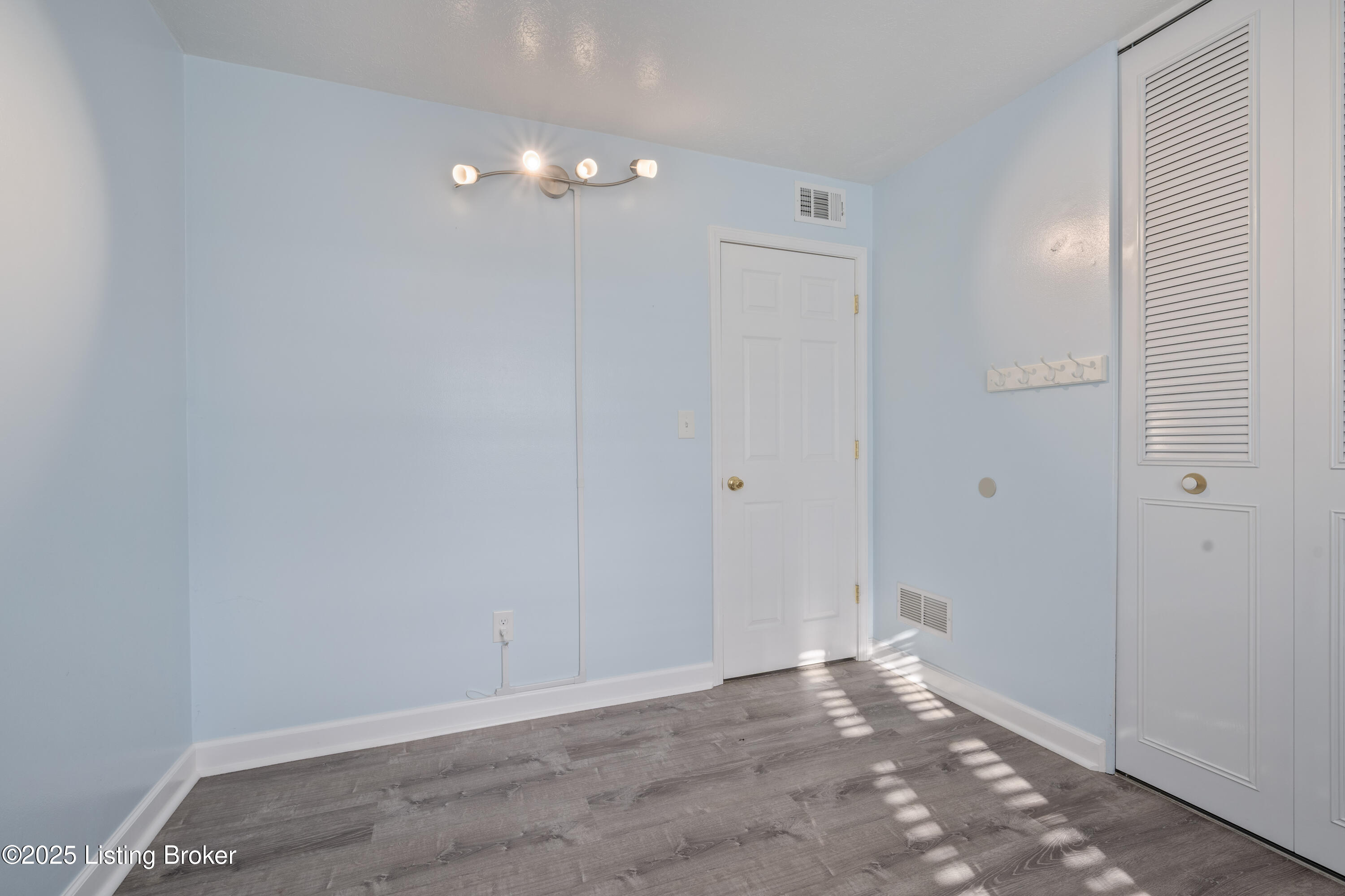 7517 Mallard Dr
