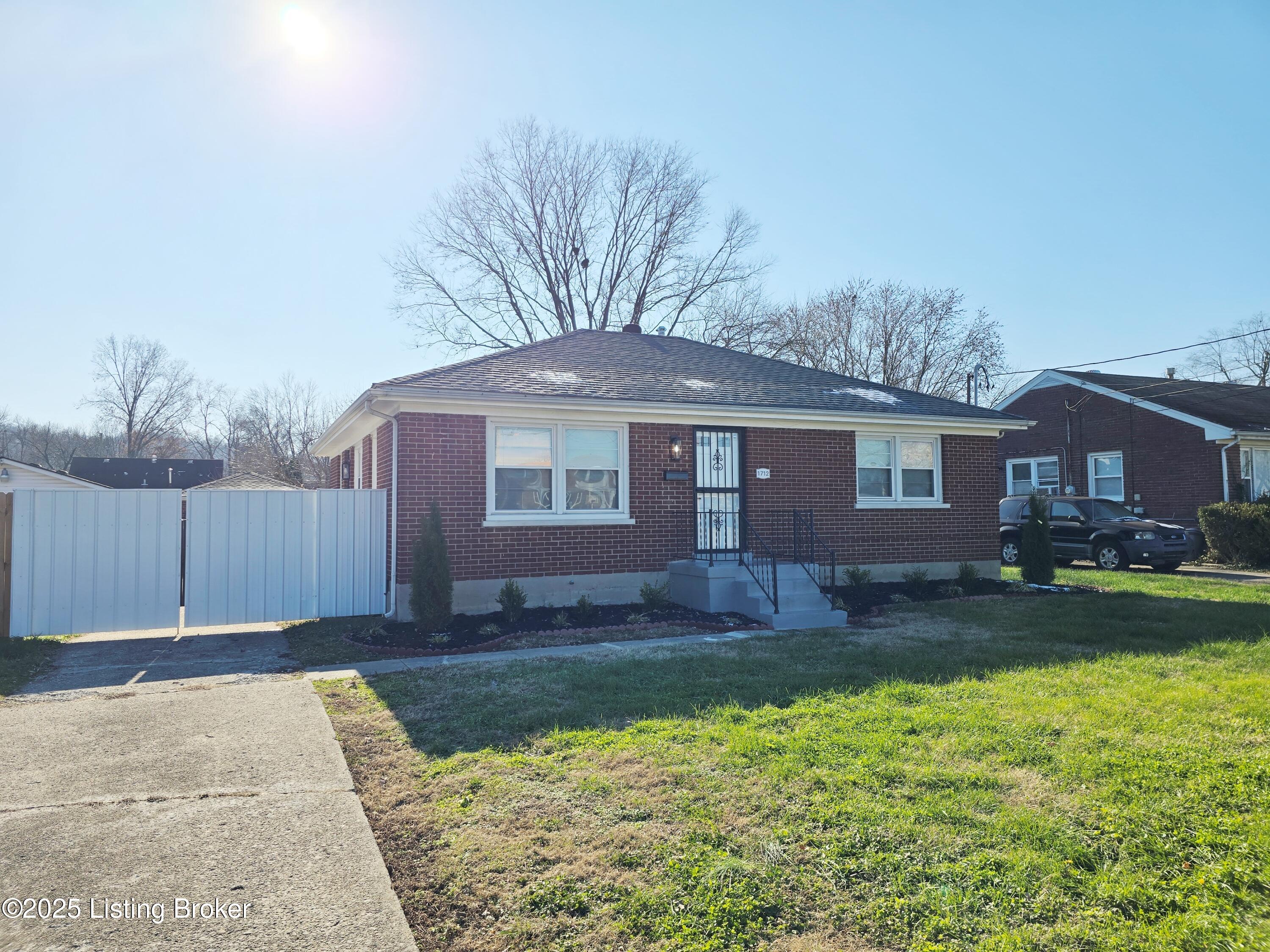 1712 Cardinal Ct