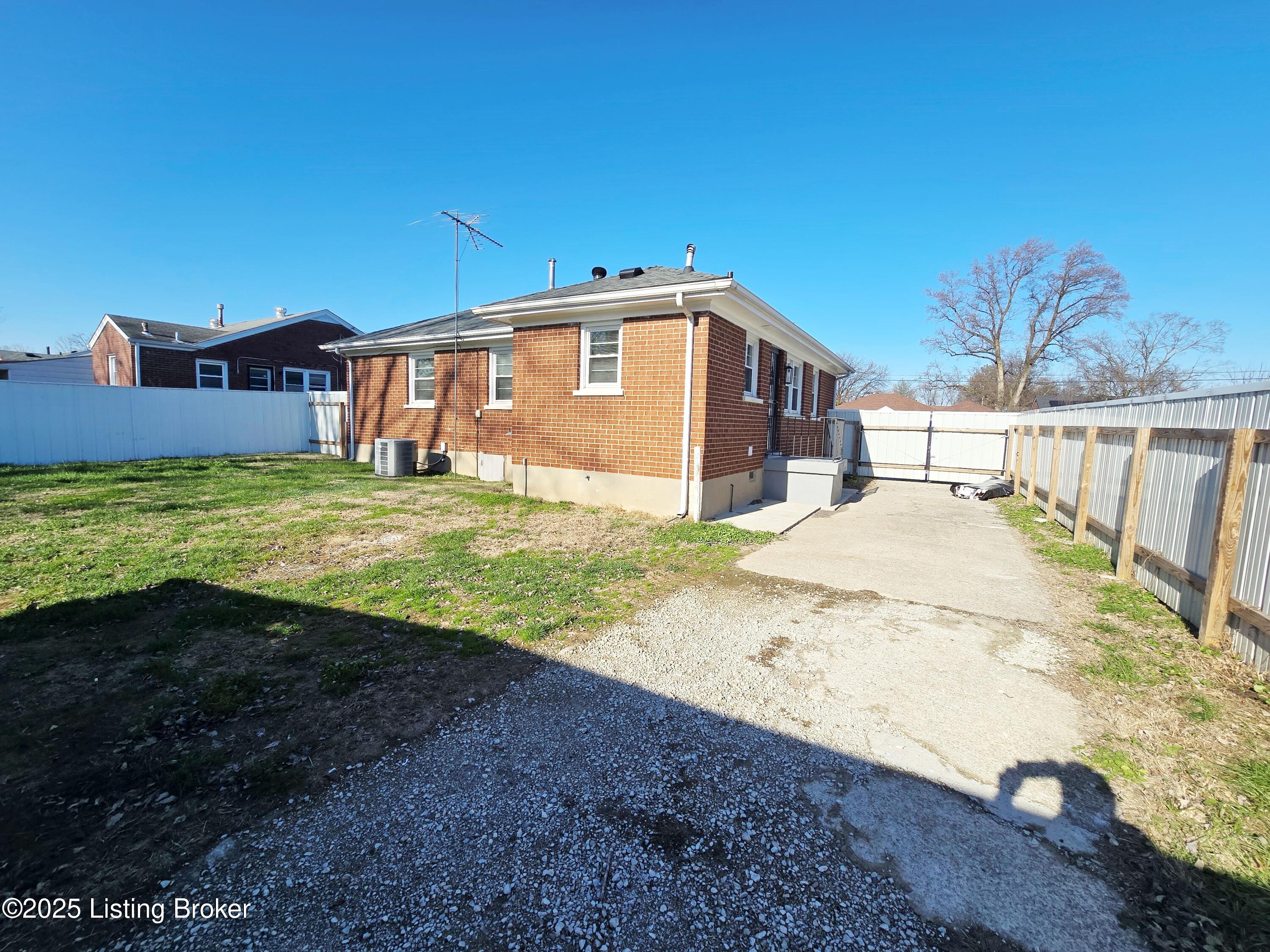 1712 Cardinal Ct