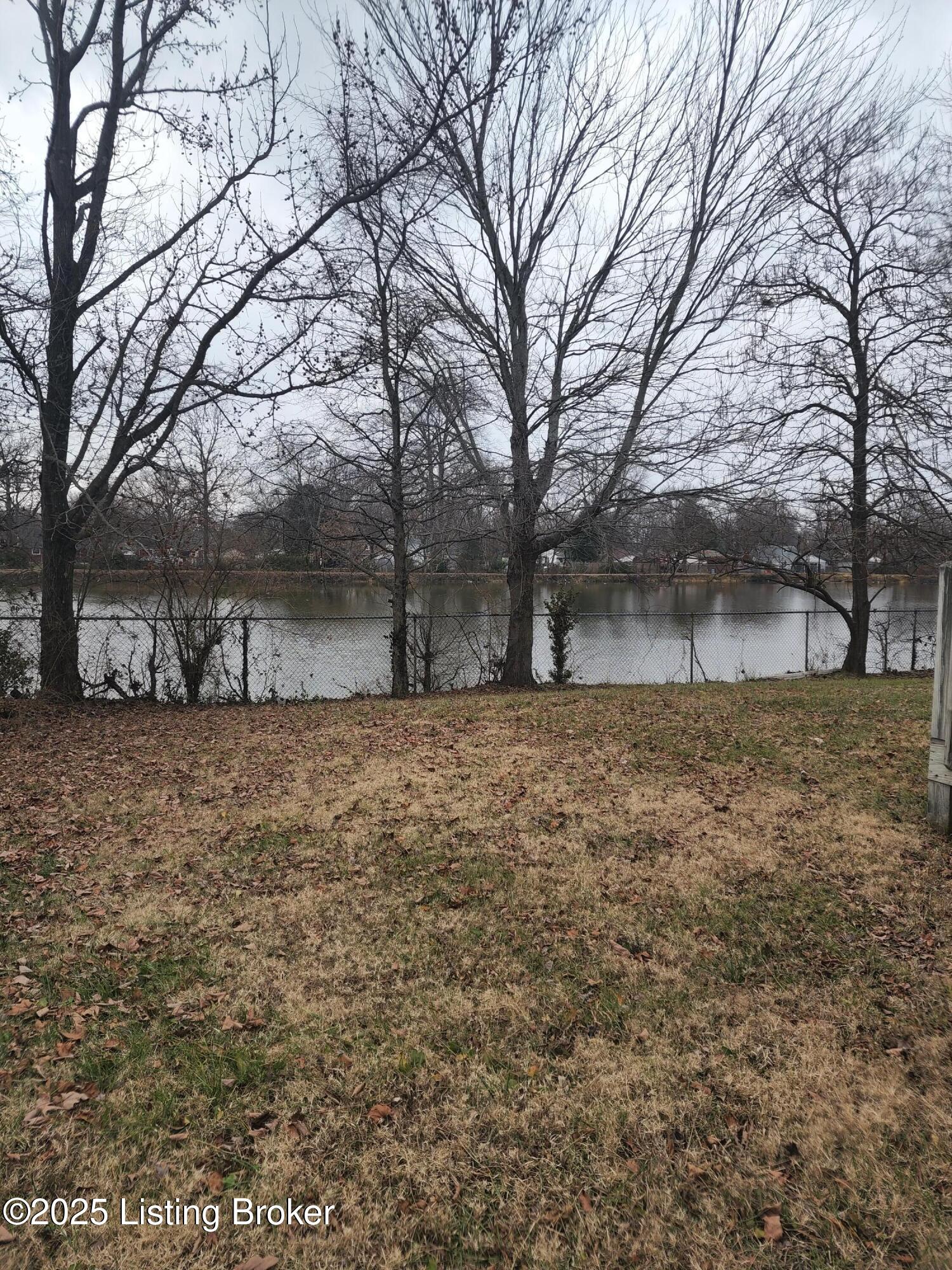 1323 Forest Dr