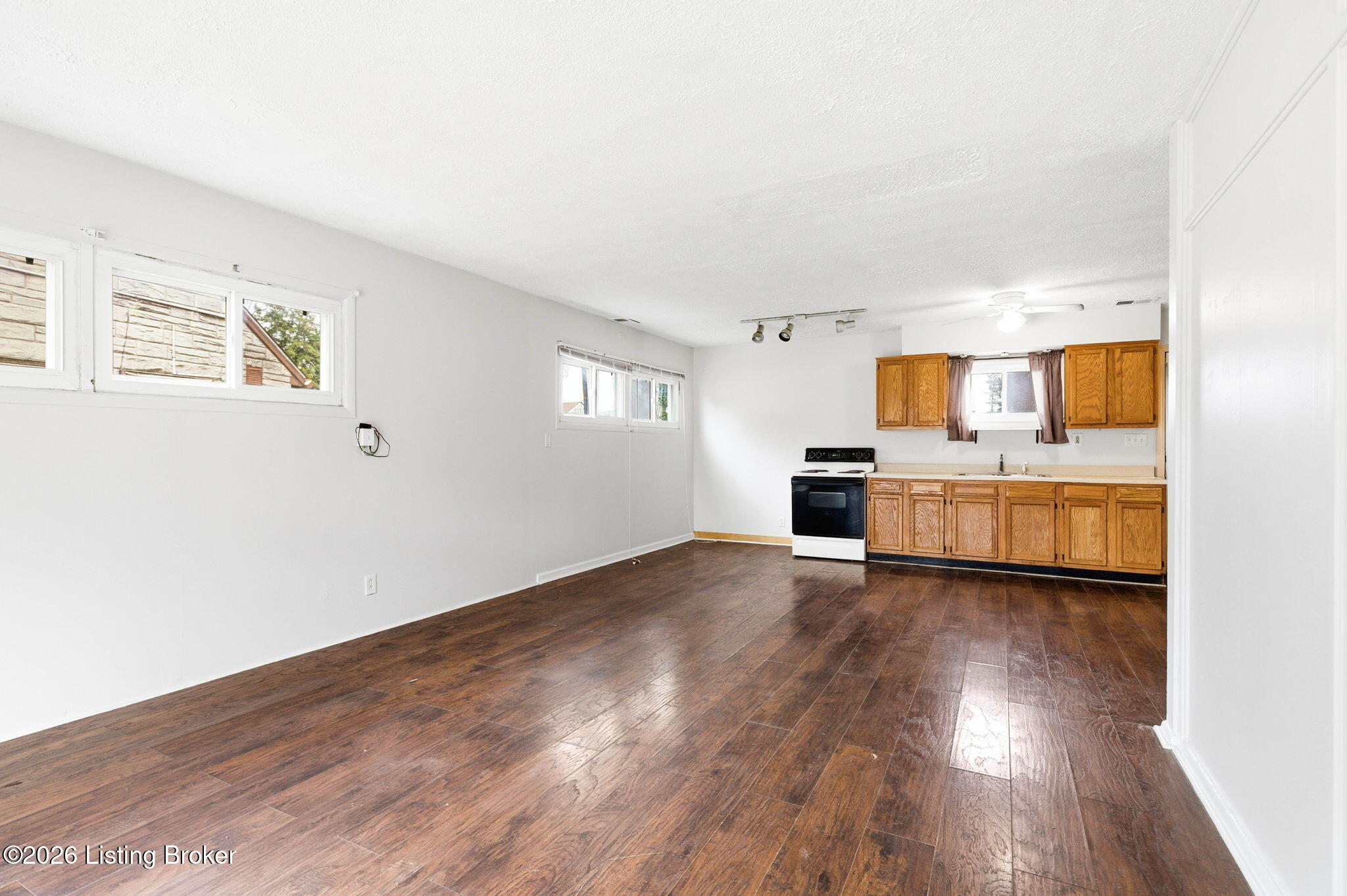 2907 Garey Ln