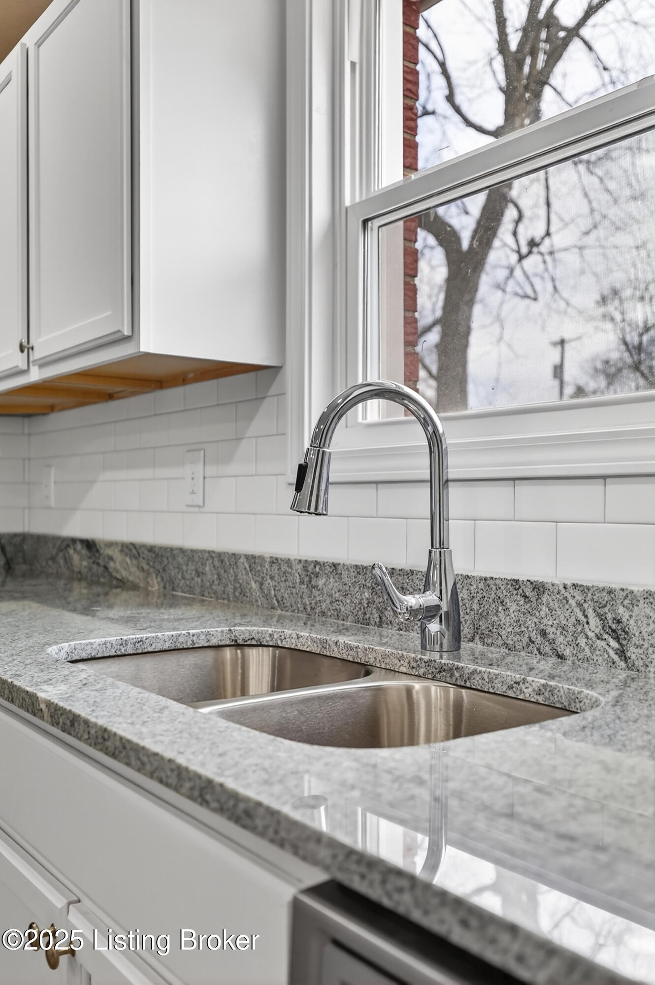 1910 Dixie Garden Dr