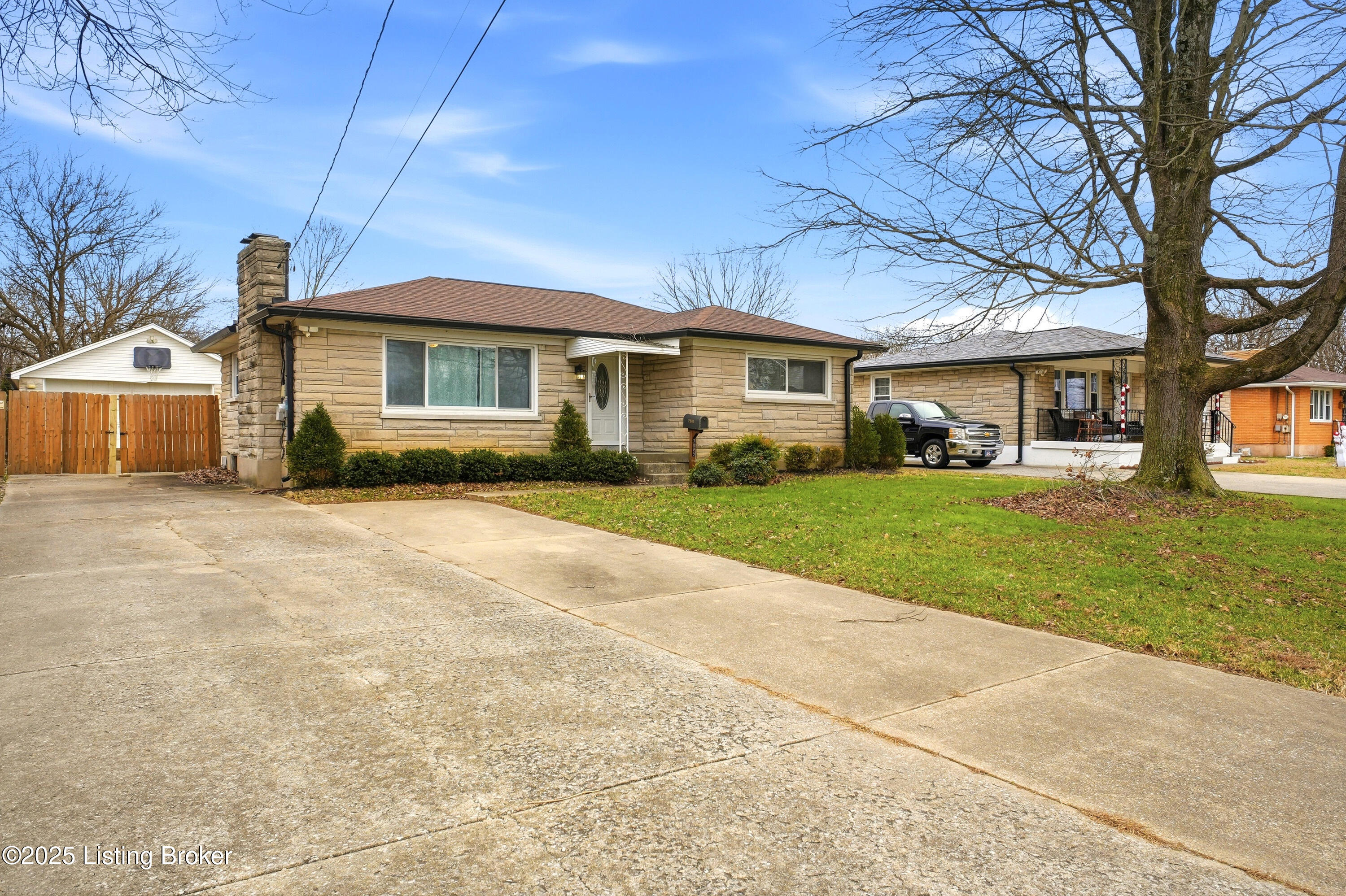 7905 Daffodil Dr
