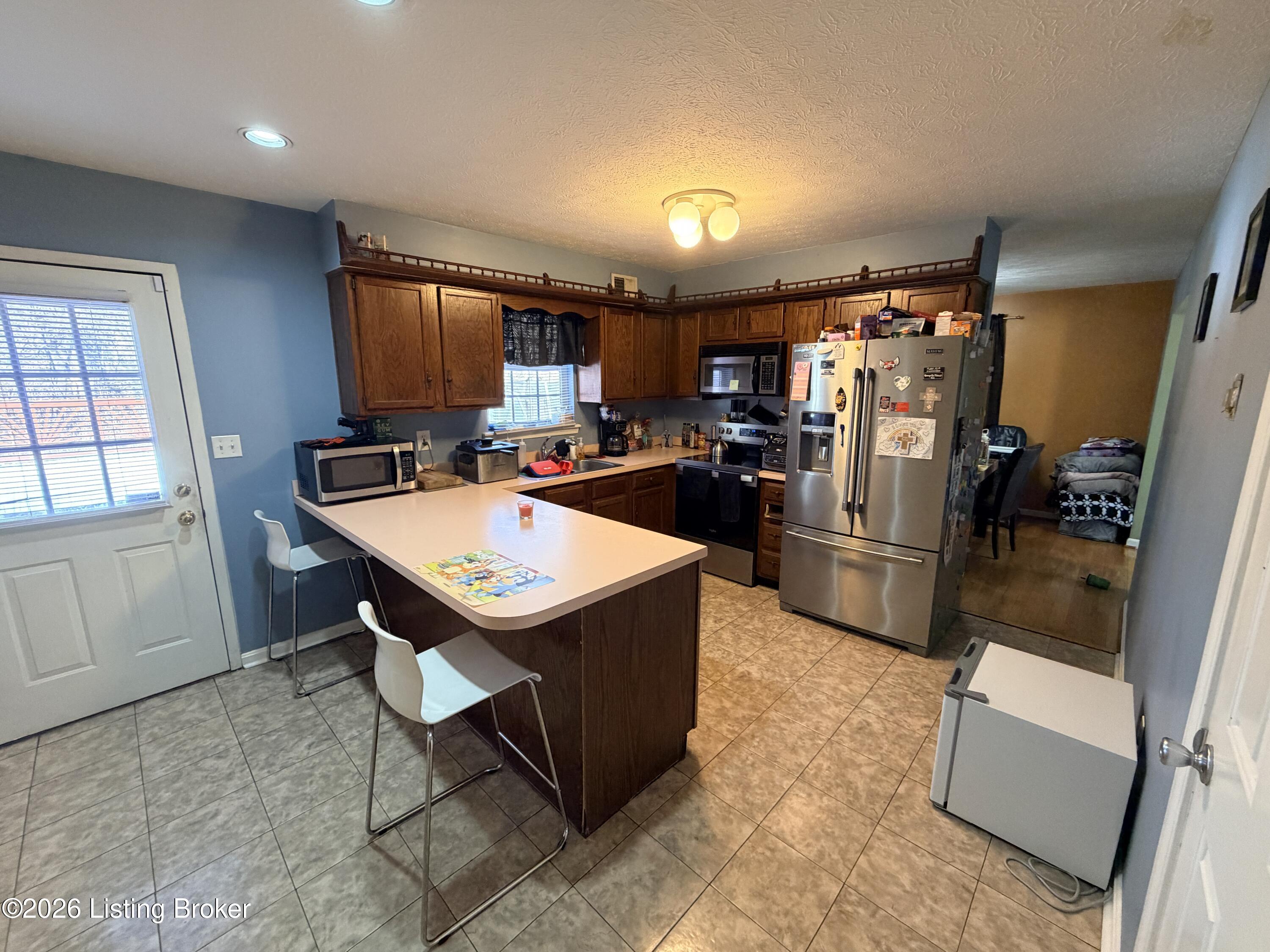 5911 Midnight Ln