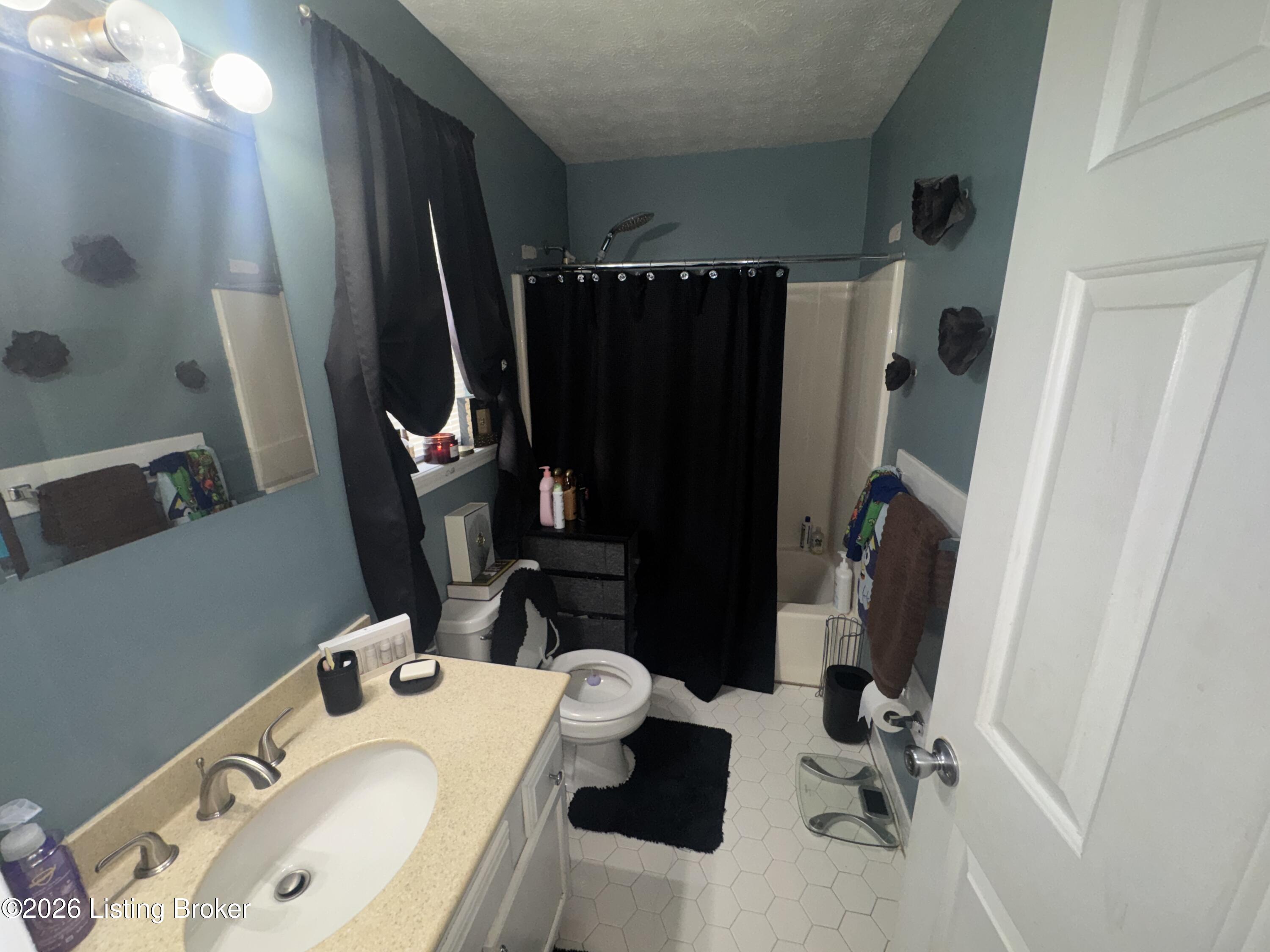 5911 Midnight Ln