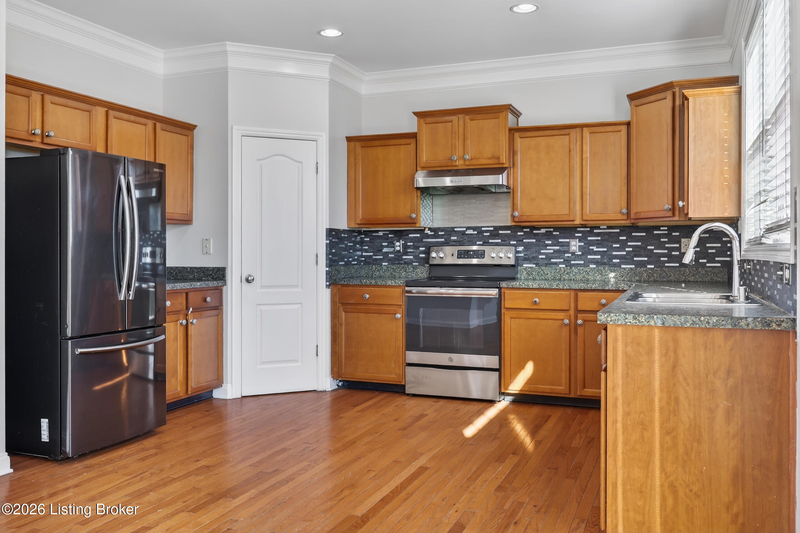 5609 Red Crested Way