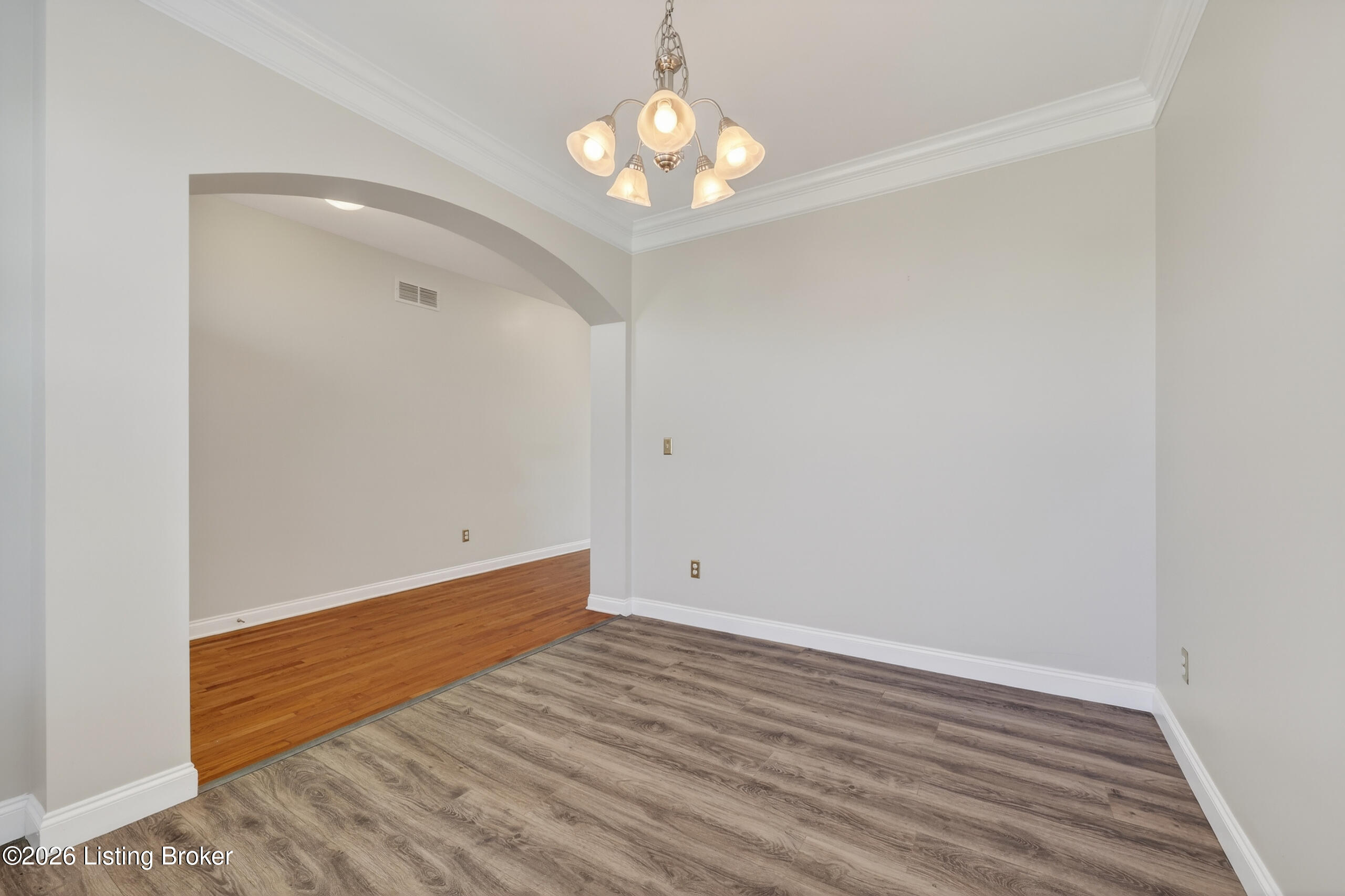 5609 Red Crested Way