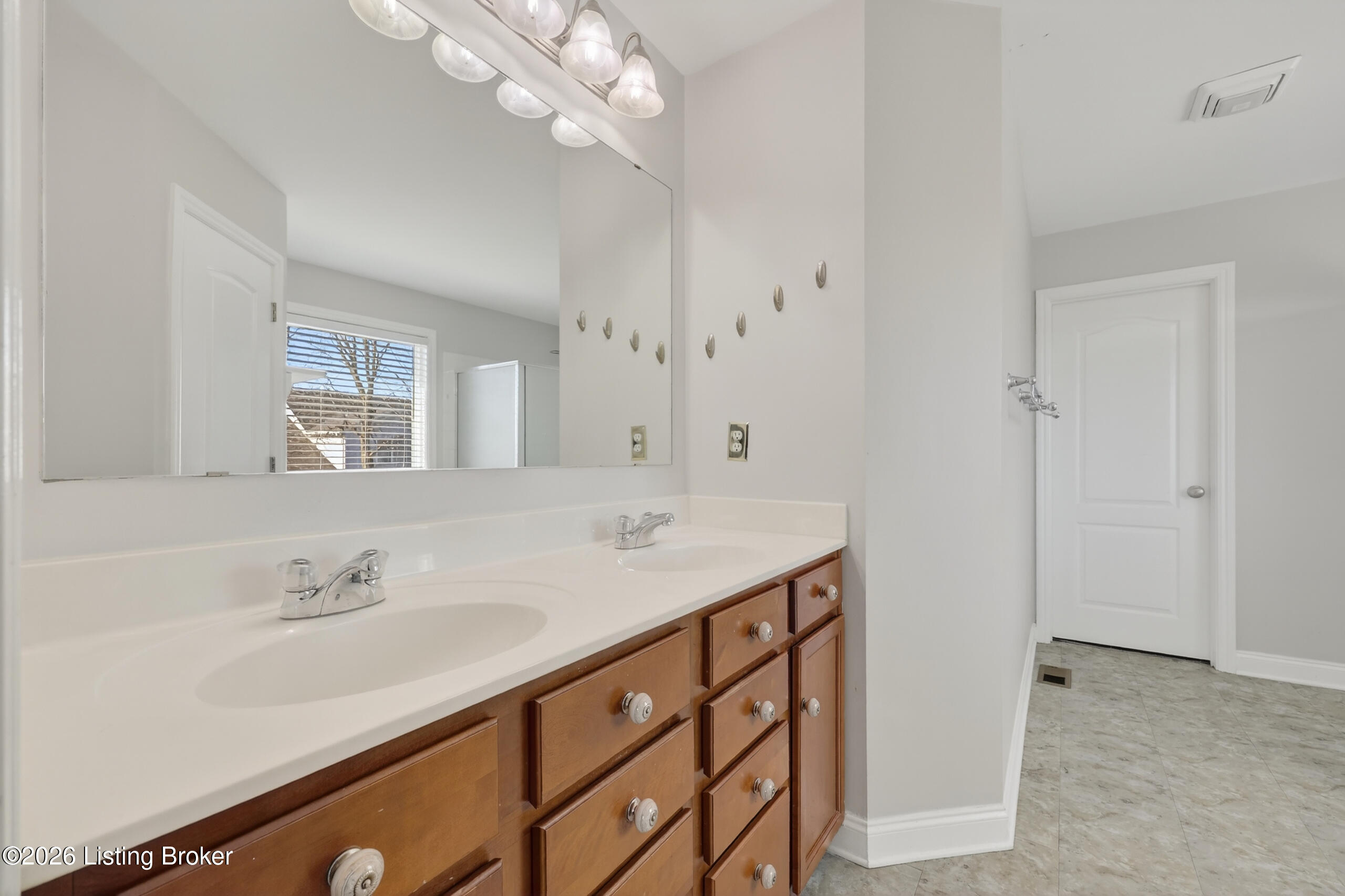 5609 Red Crested Way