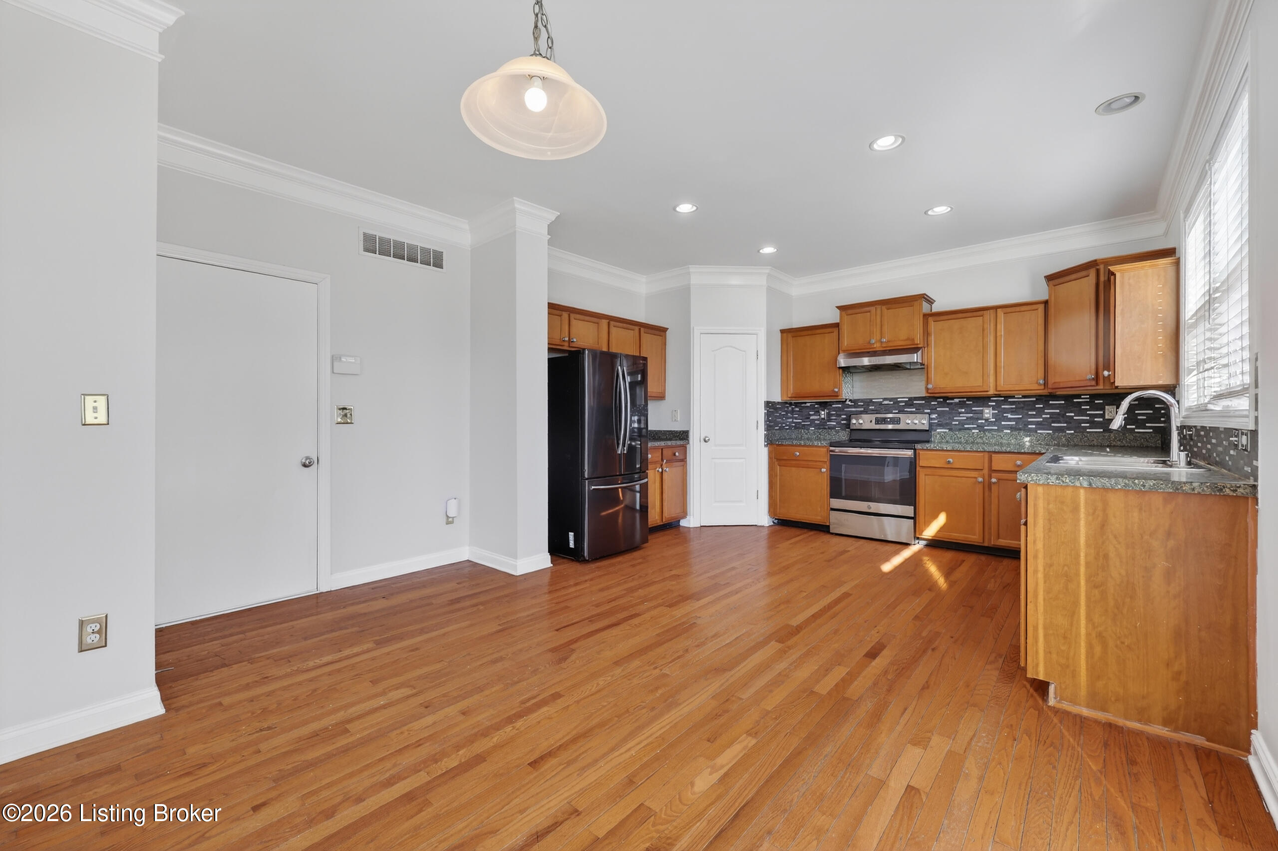 5609 Red Crested Way