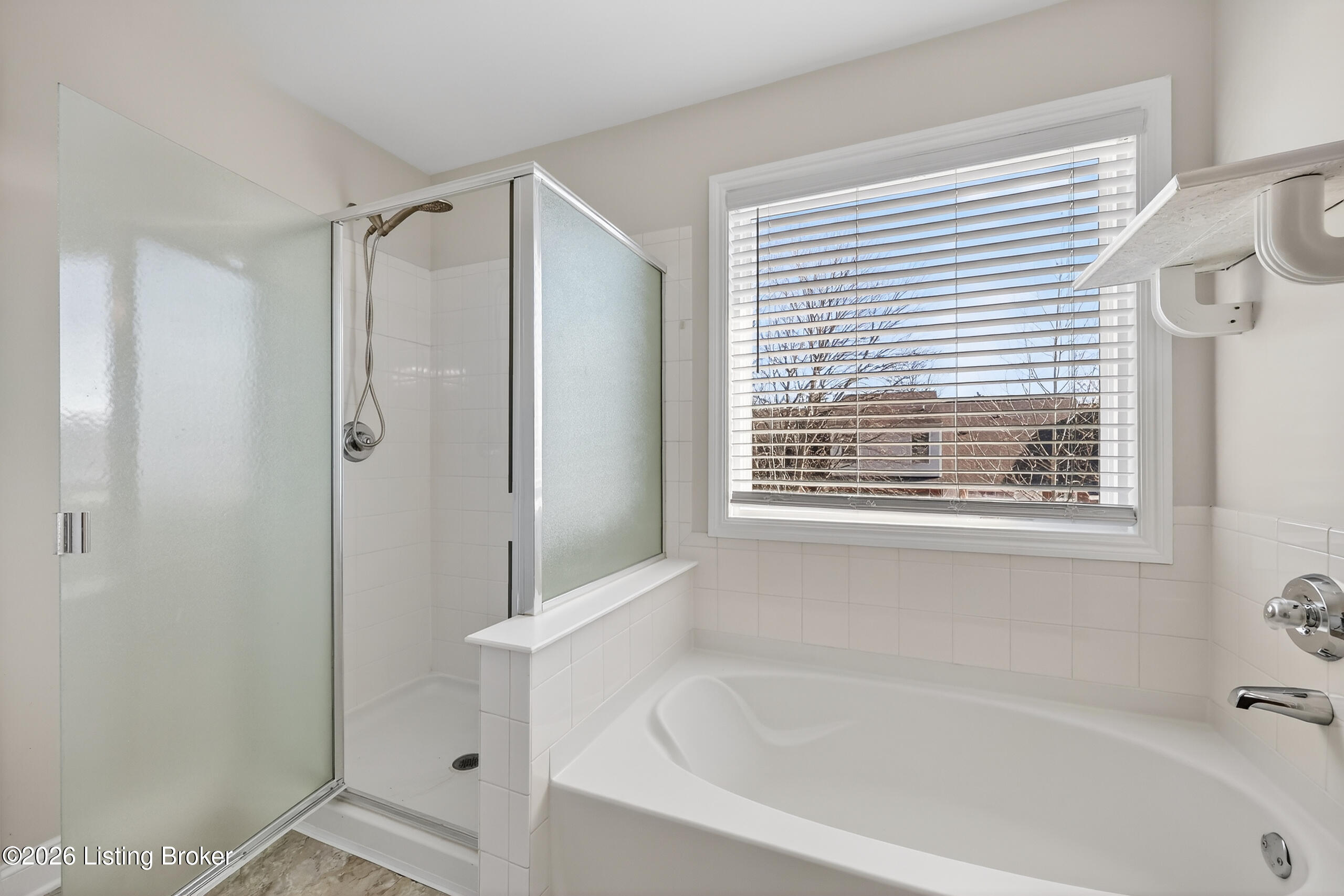 5609 Red Crested Way