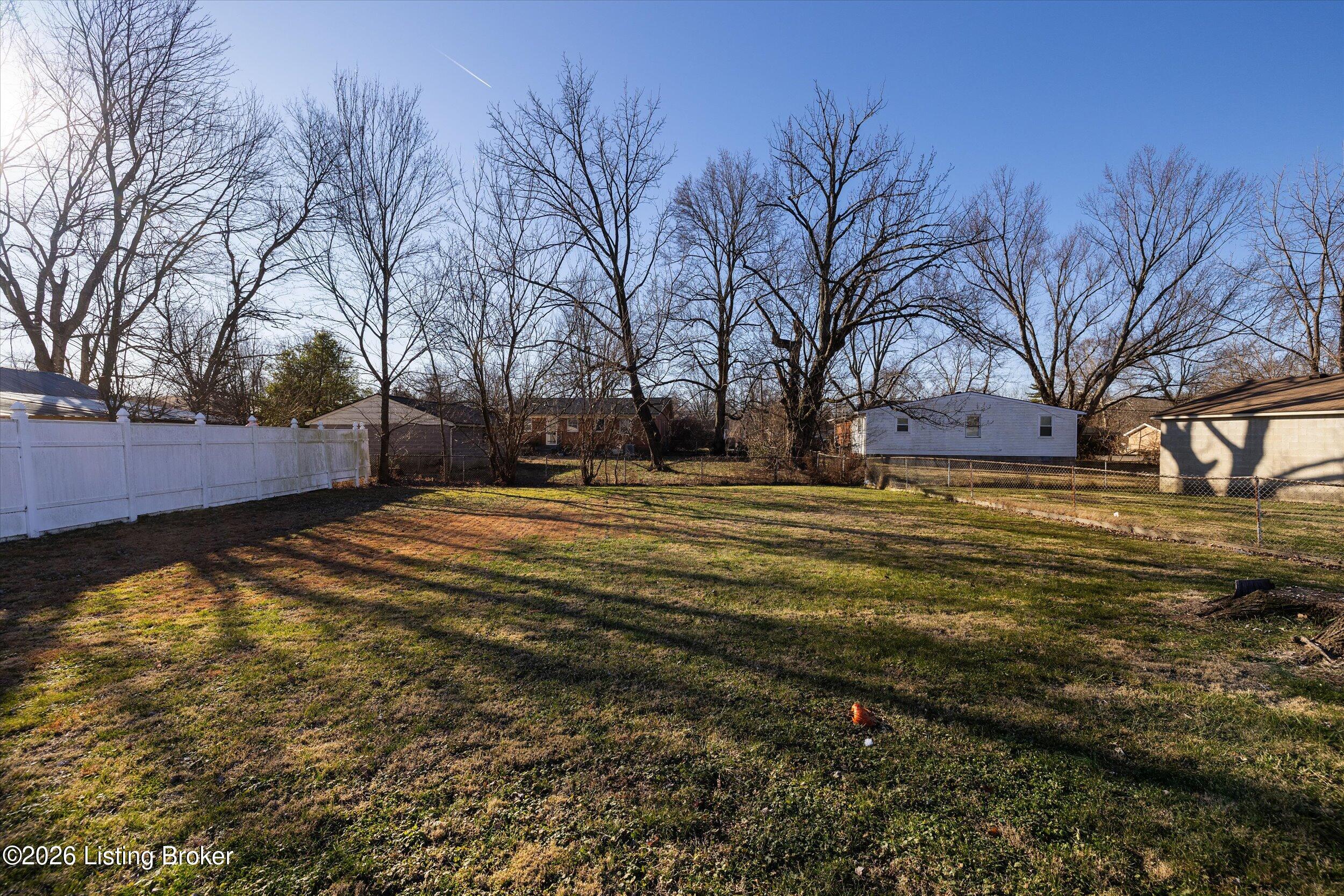 3802 Oakleaf Ln