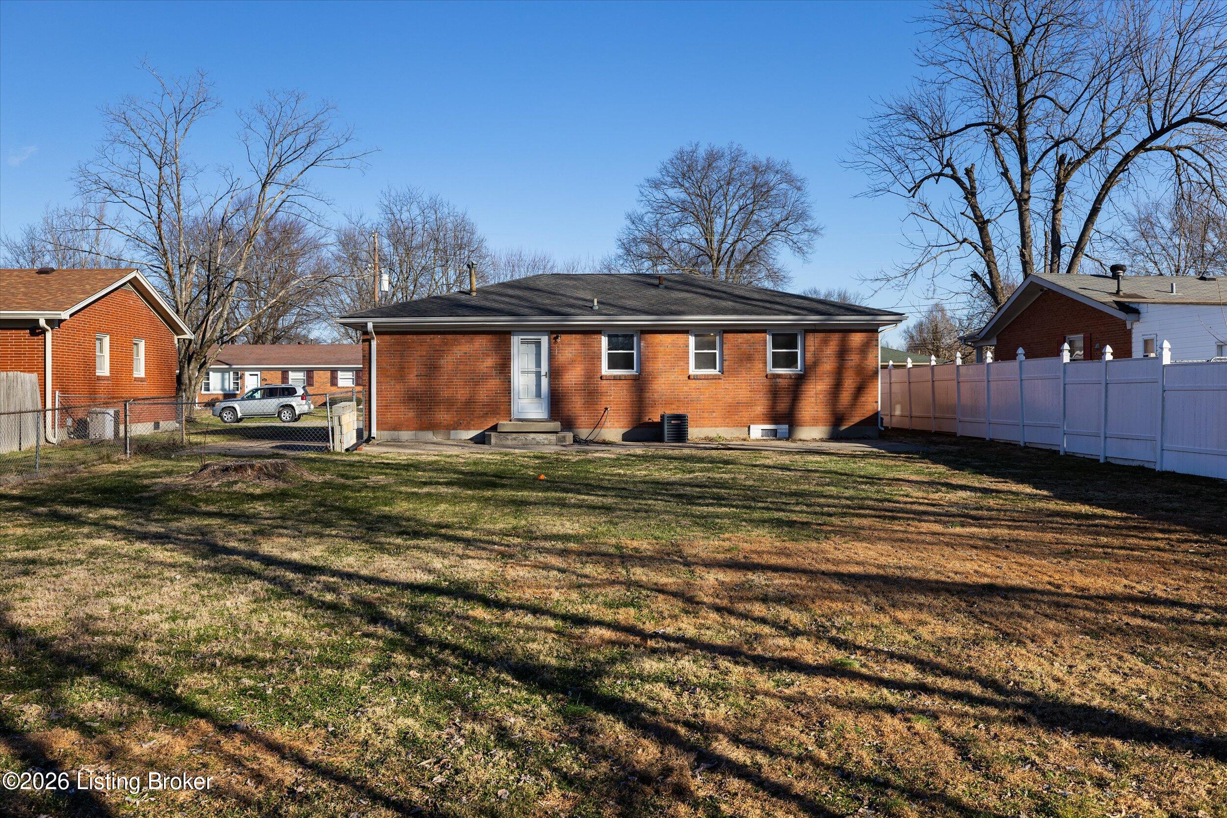 3802 Oakleaf Ln