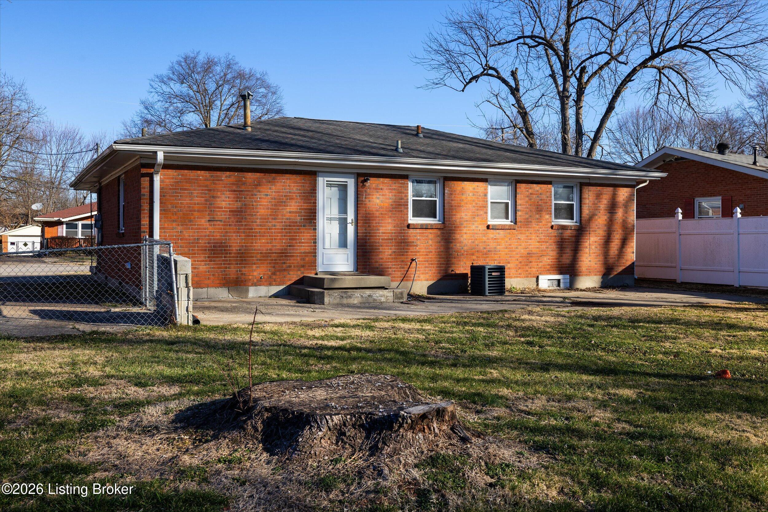 3802 Oakleaf Ln