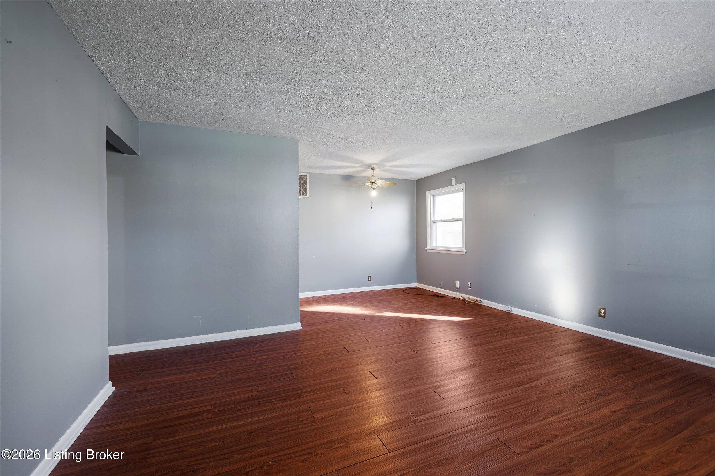 3802 Oakleaf Ln