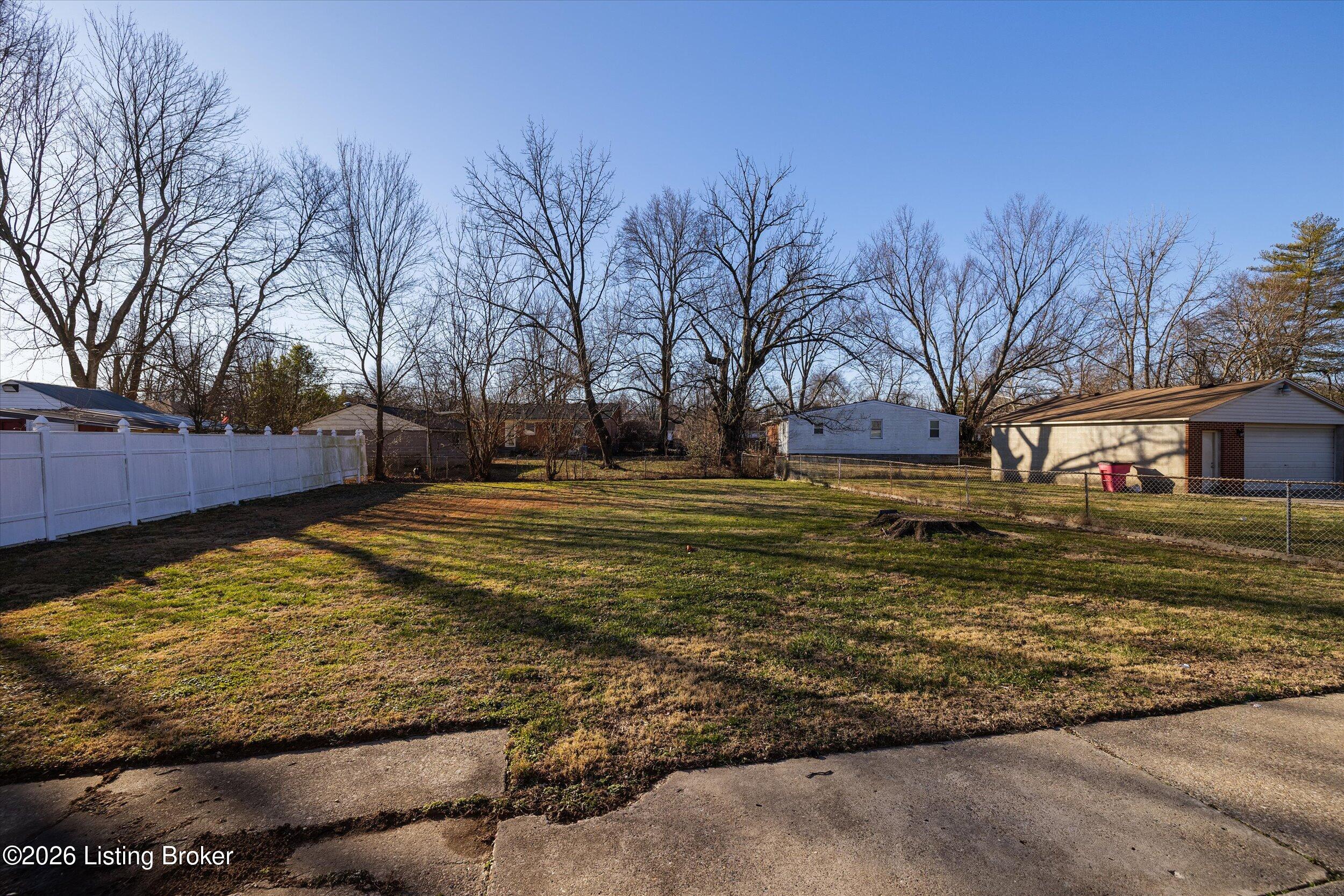 3802 Oakleaf Ln