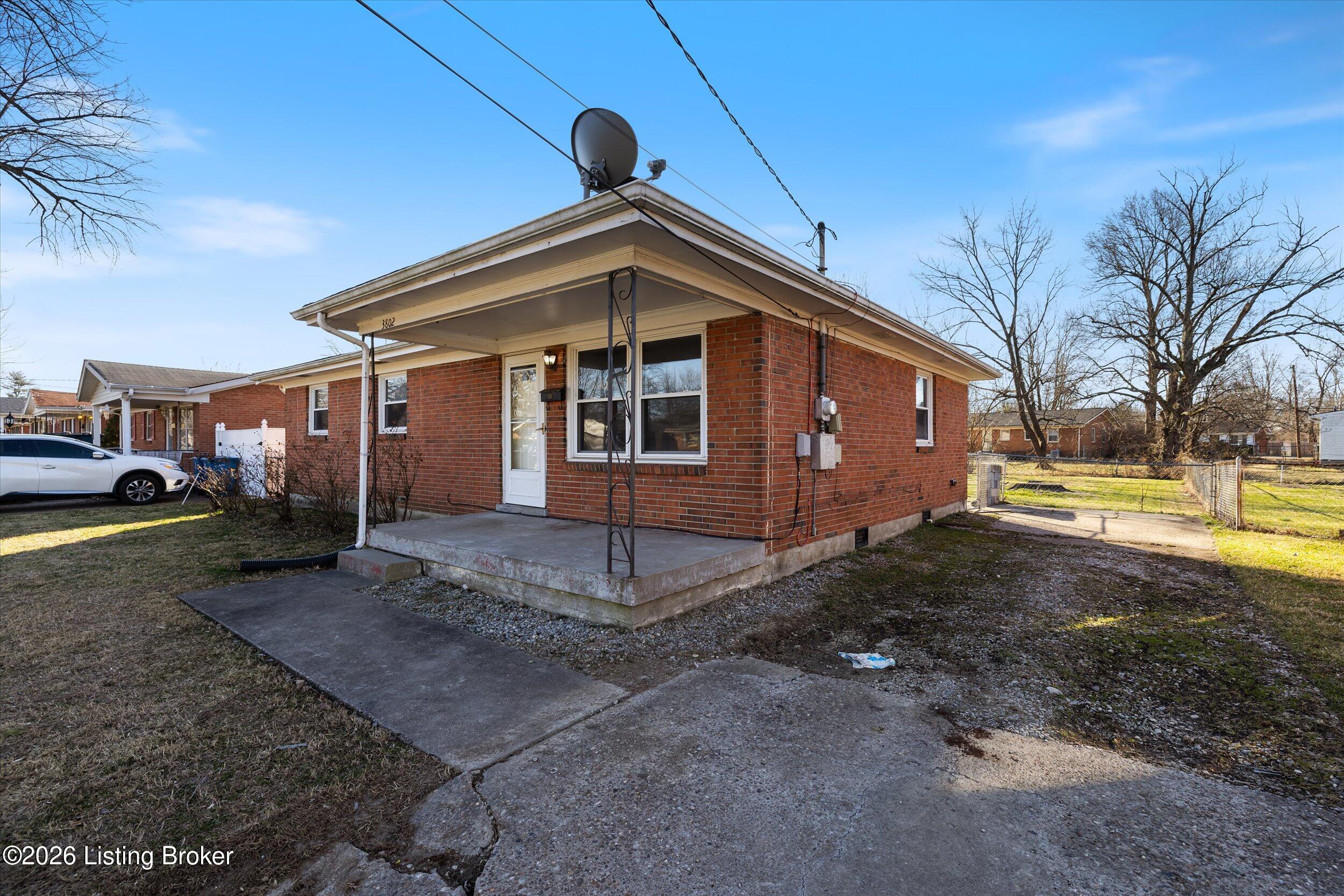 3802 Oakleaf Ln