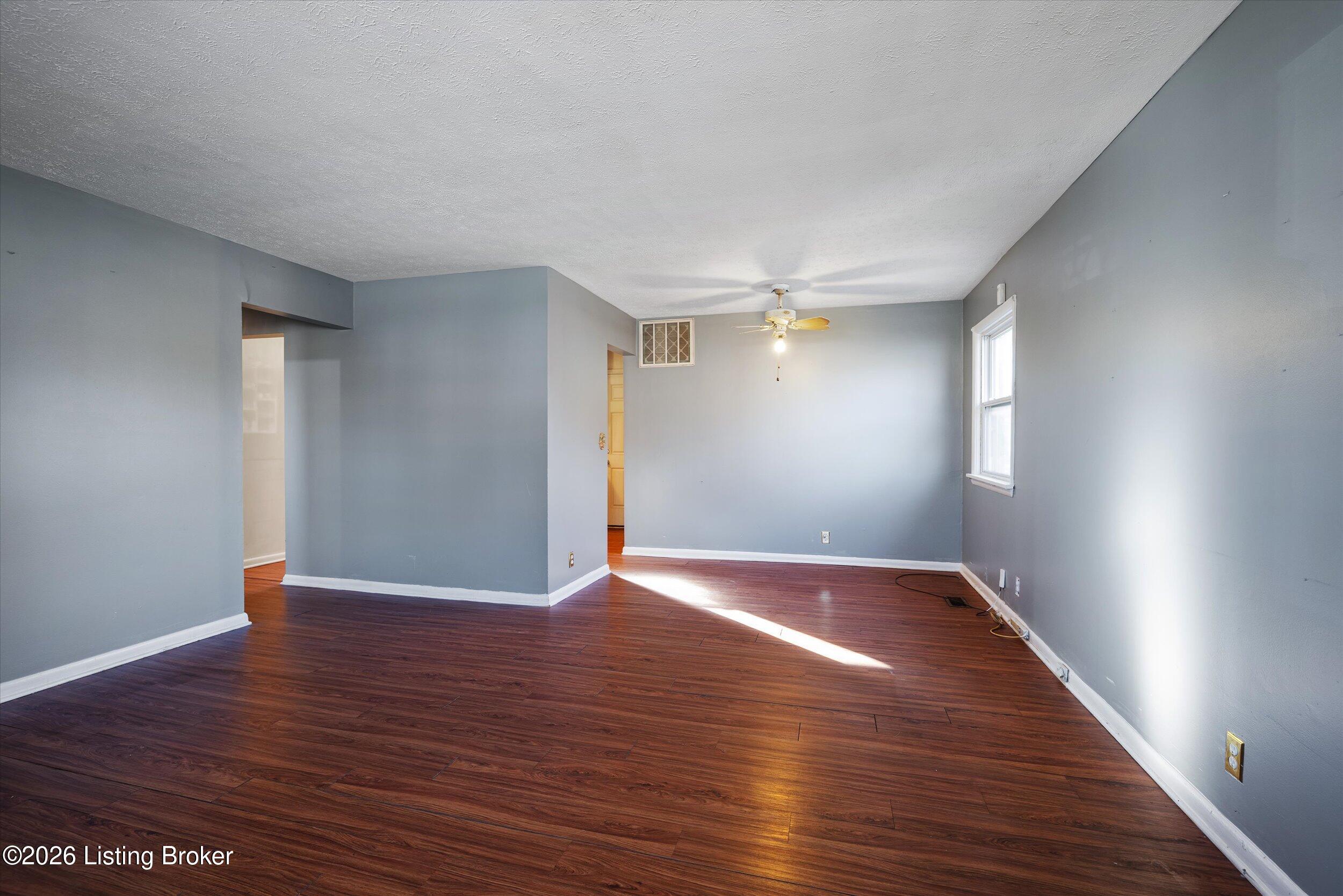 3802 Oakleaf Ln