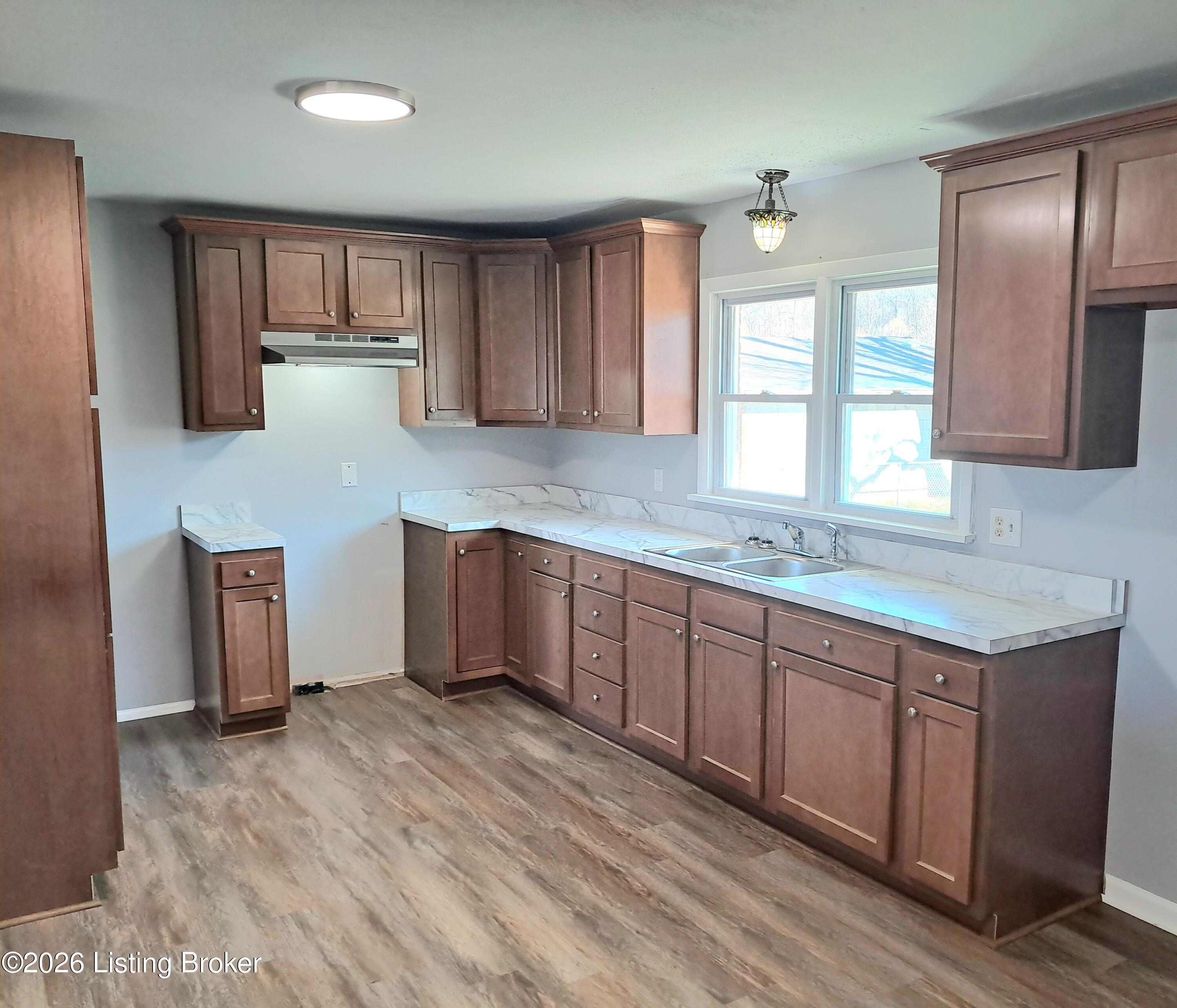 5013 Invicta Dr