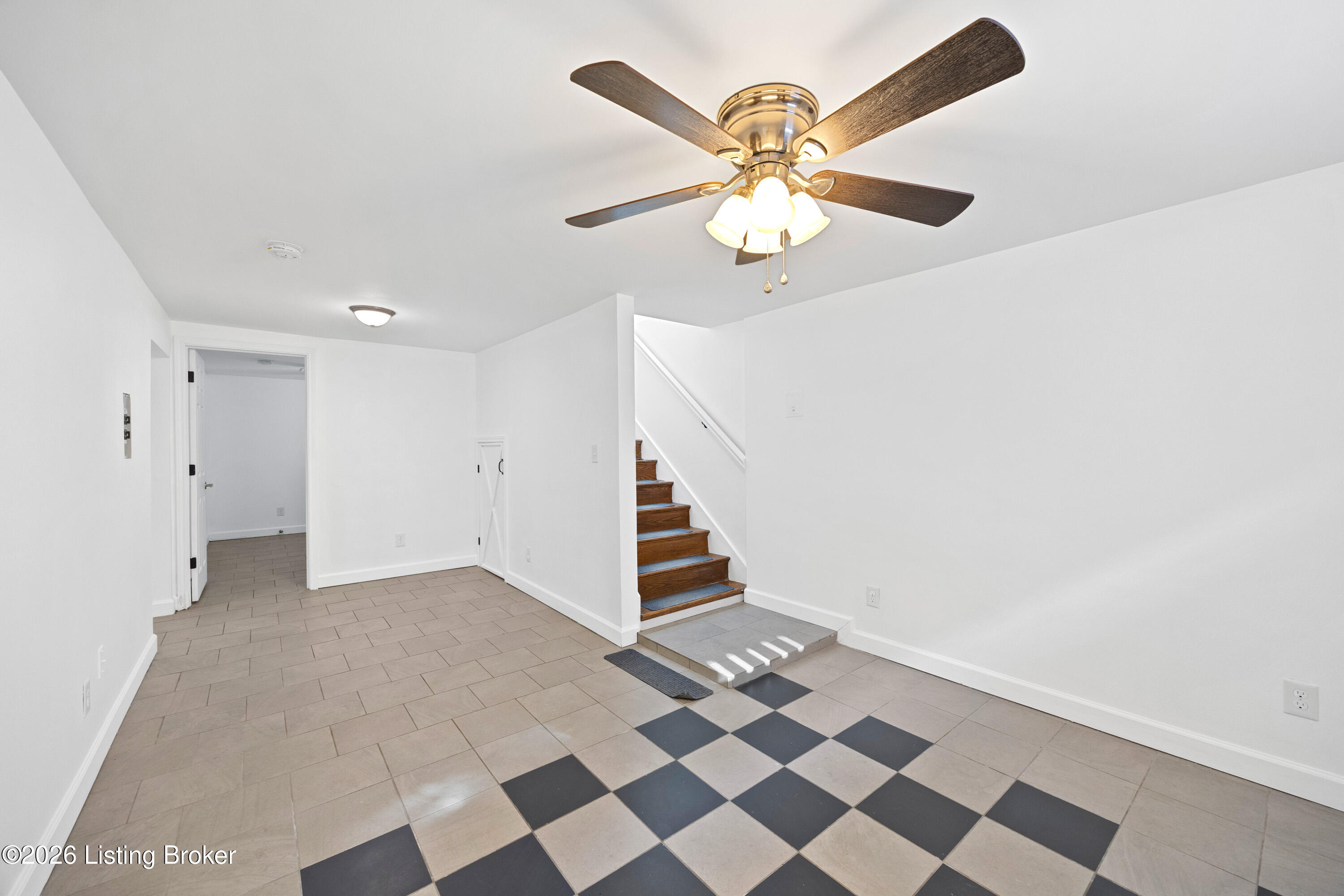 218 Glissade Dr
