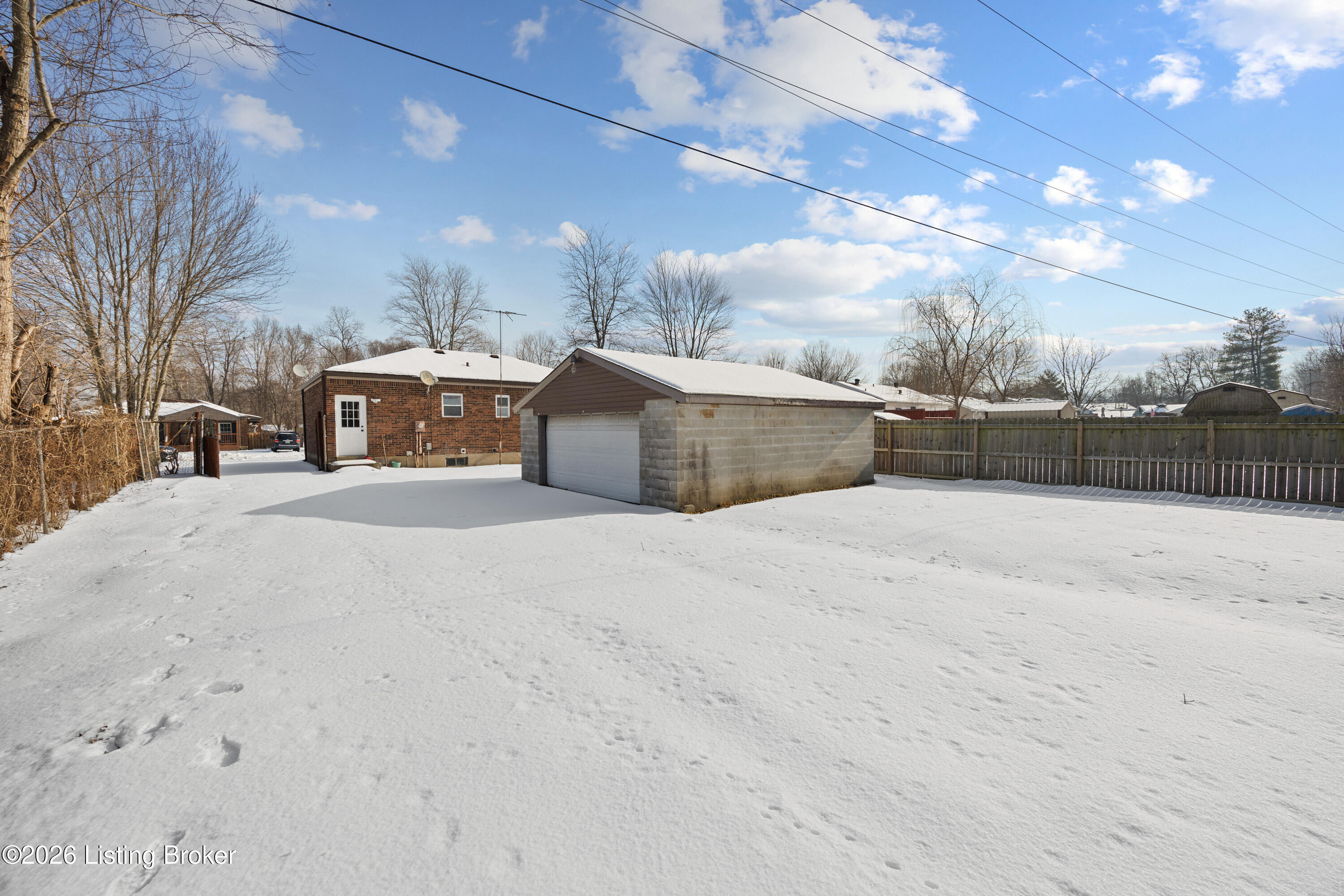 218 Glissade Dr