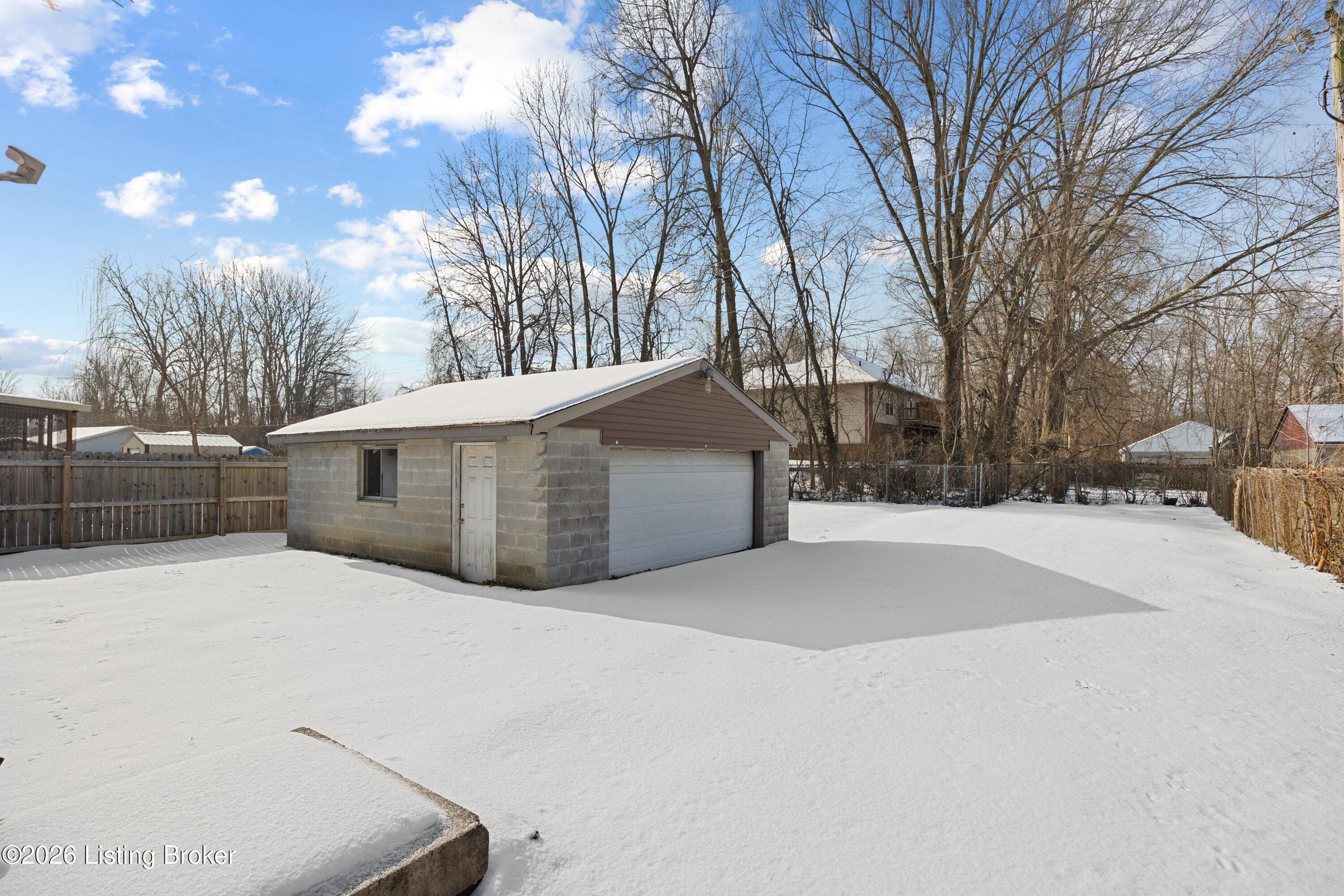 218 Glissade Dr