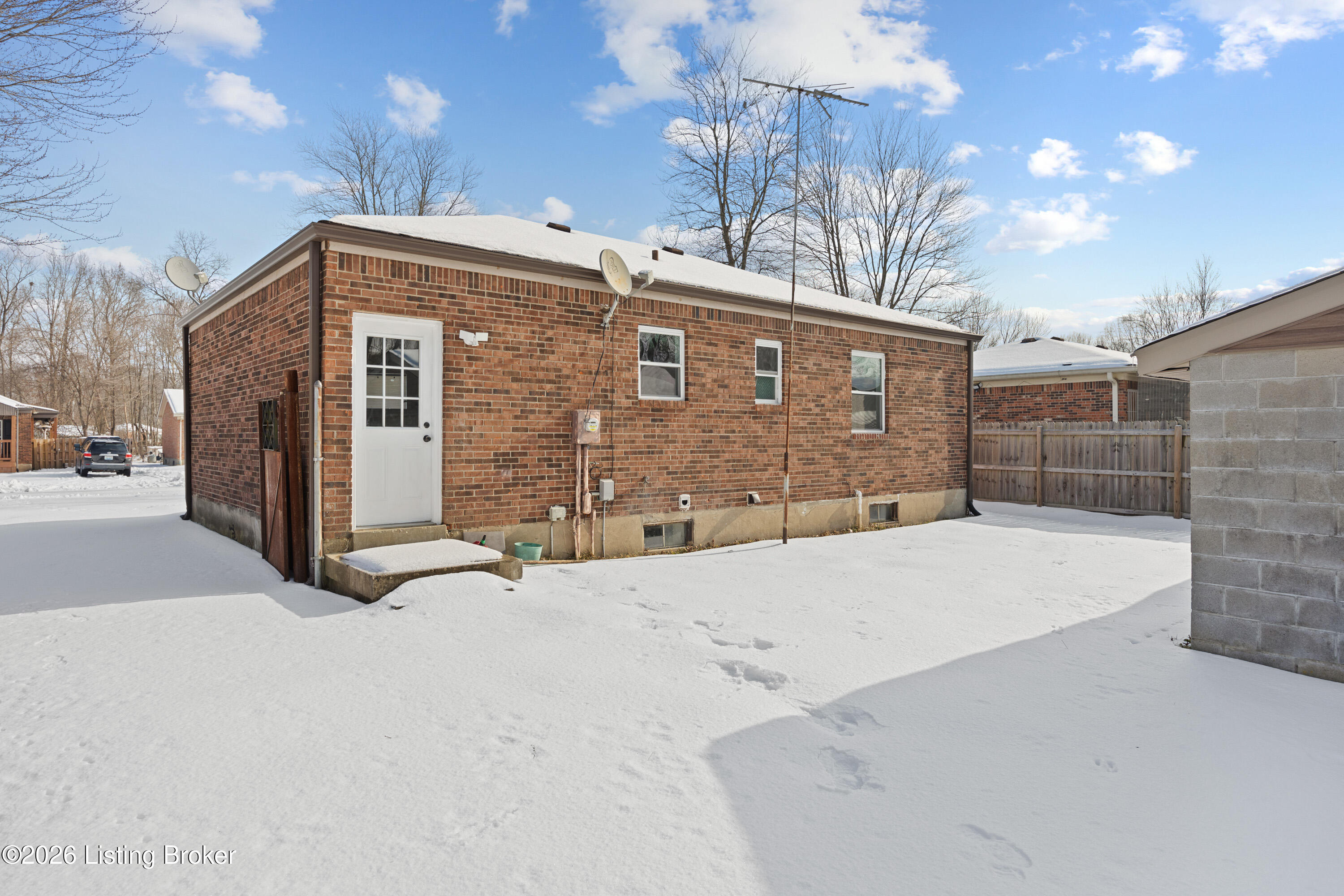 218 Glissade Dr