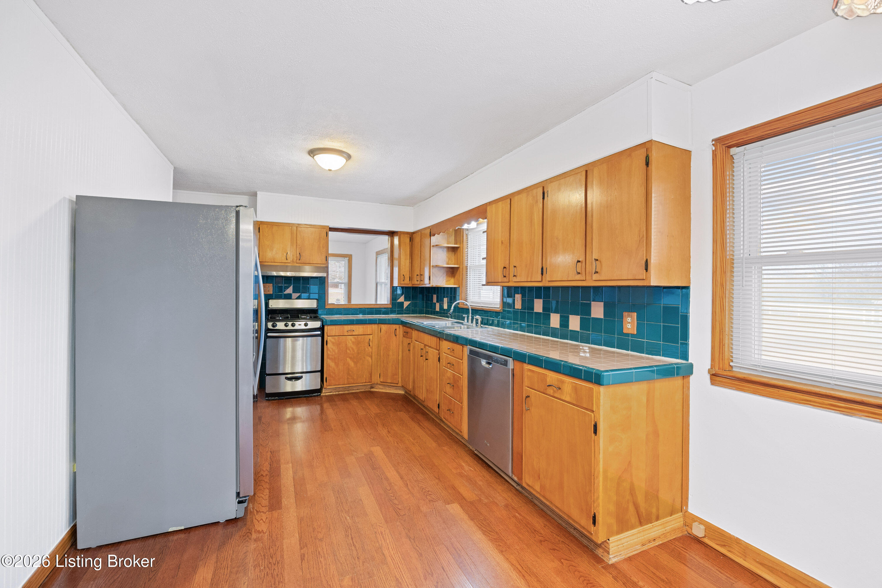 1325 W Vine St