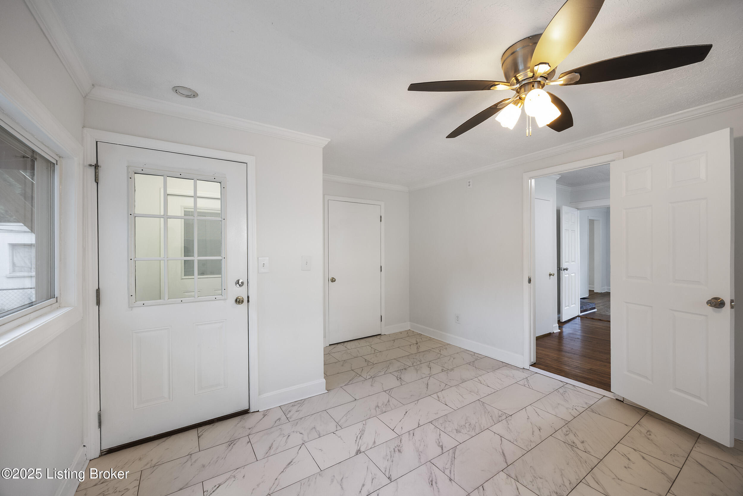 1123 W Whitney Ave