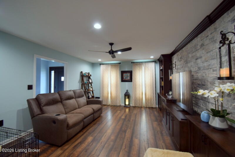 3313 Enridge Dr