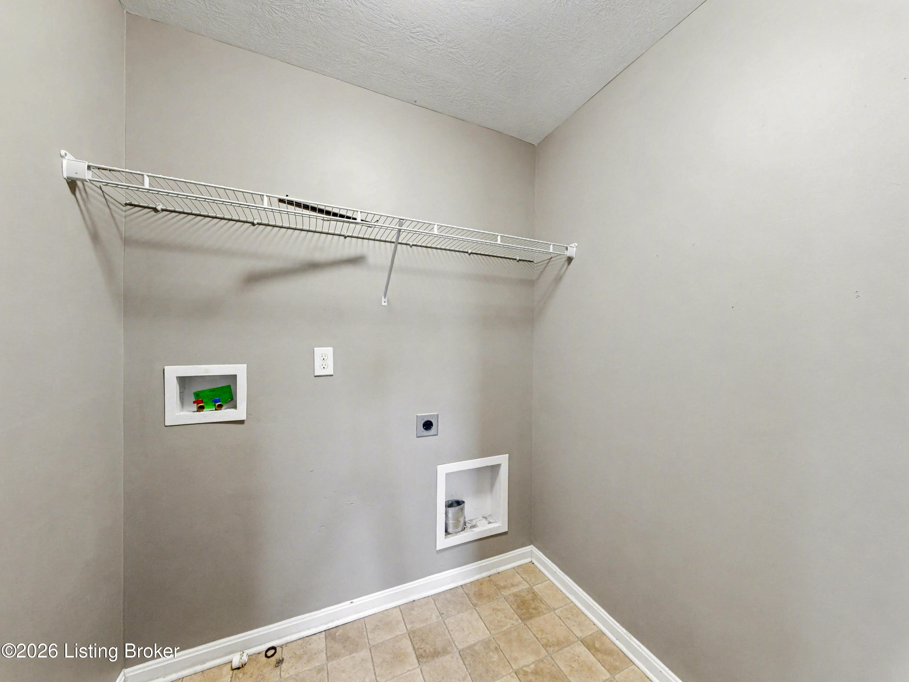 6057 Edgemont Way