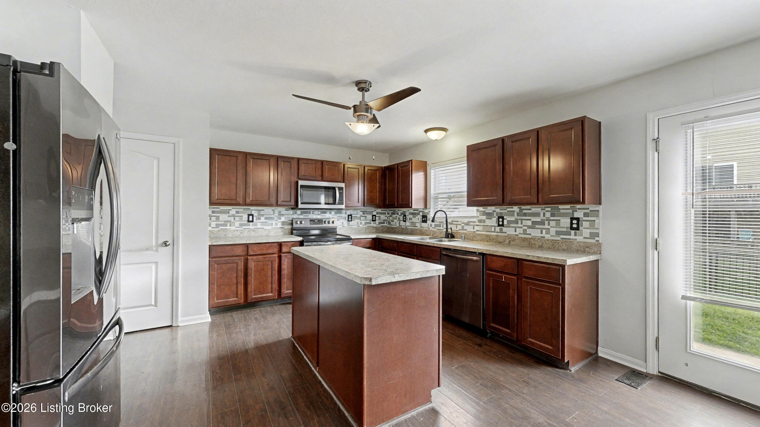 6057 Edgemont Way