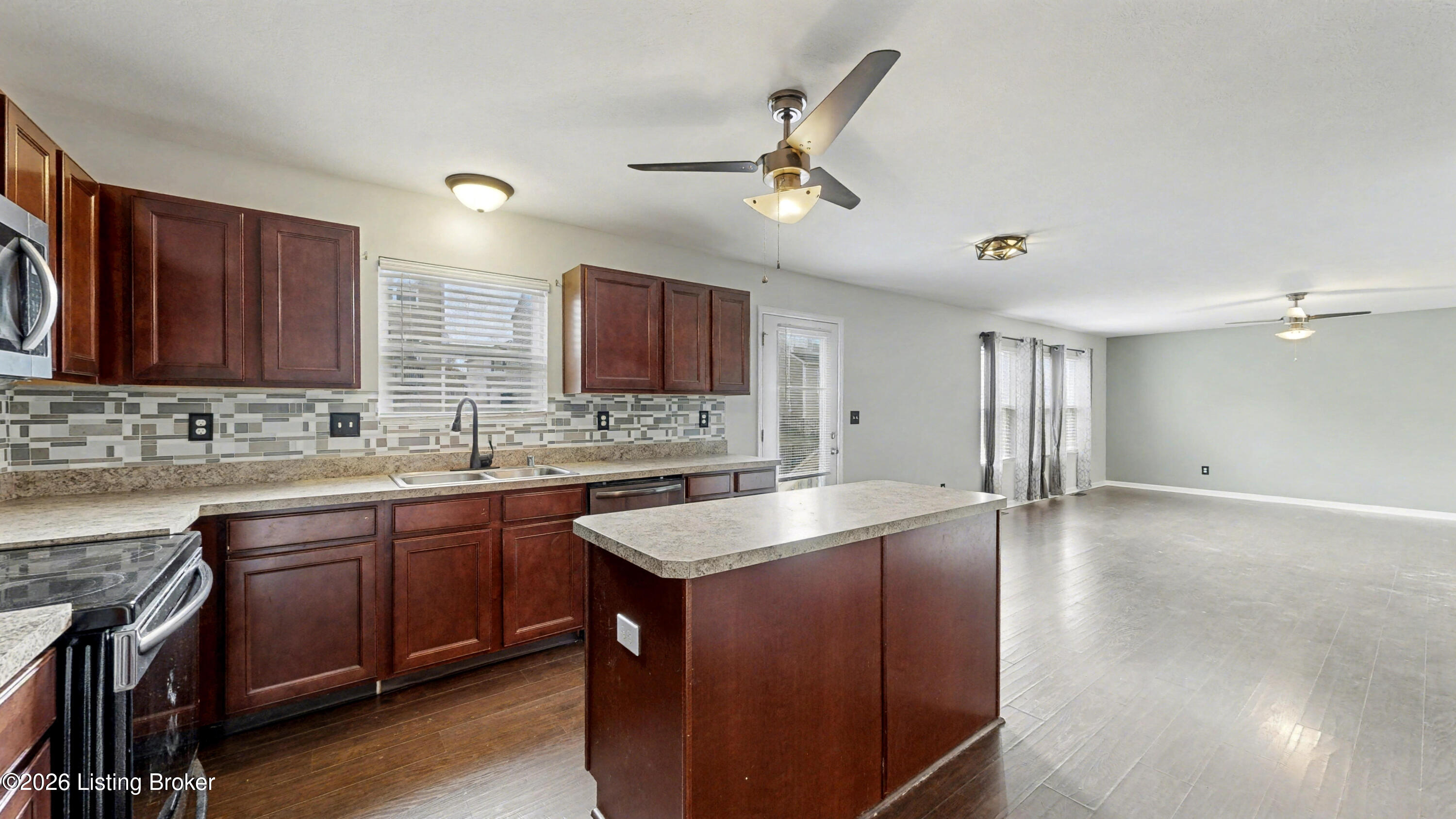 6057 Edgemont Way