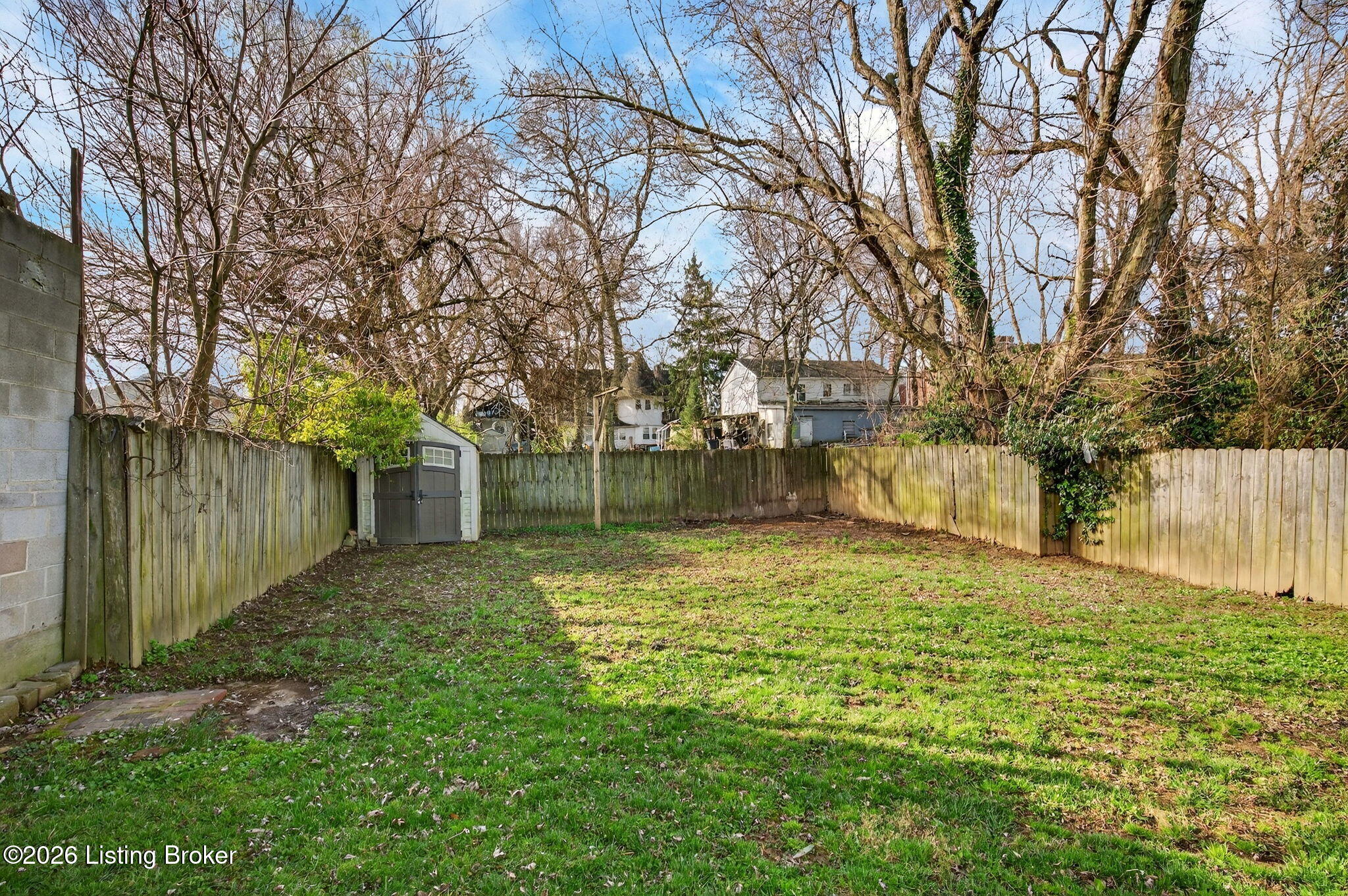 102 W Florence Ave