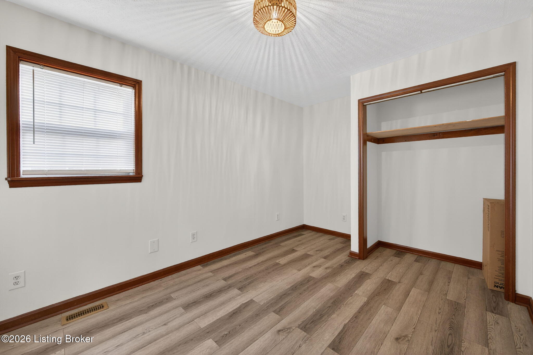 102 W Florence Ave